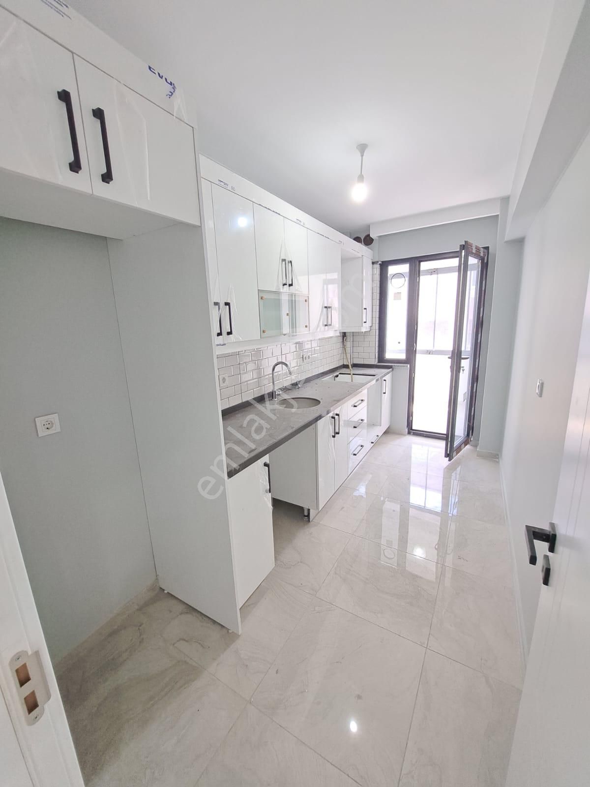 Toprak İnşaat...kullanıma Hazır İskan Alınmış 3+1 Cadde Üzeri!!!