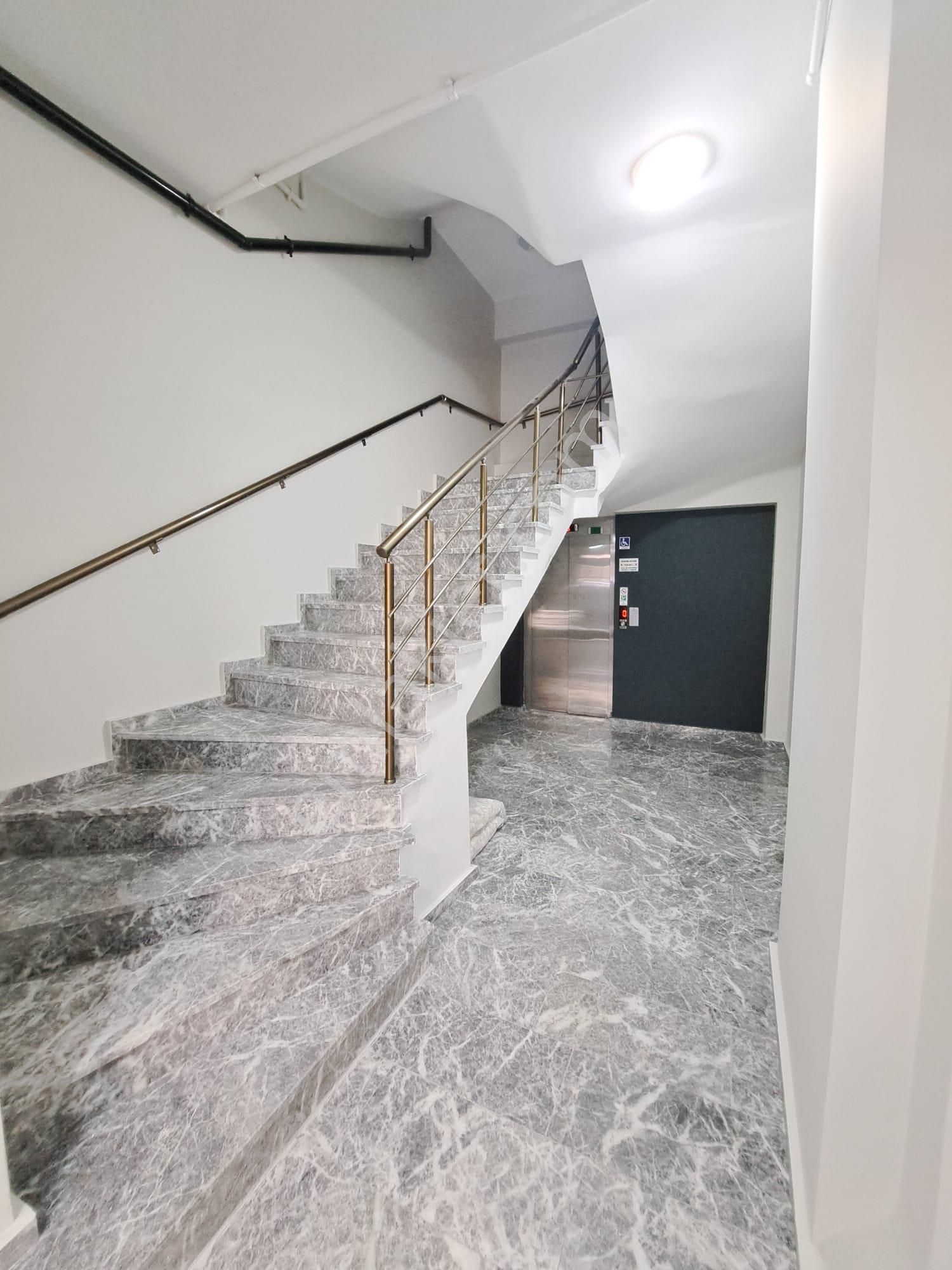 Toprak İnşaat...kullanıma Hazır İskan Alınmış 3+1 Cadde Üzeri!!! - Görsel 15