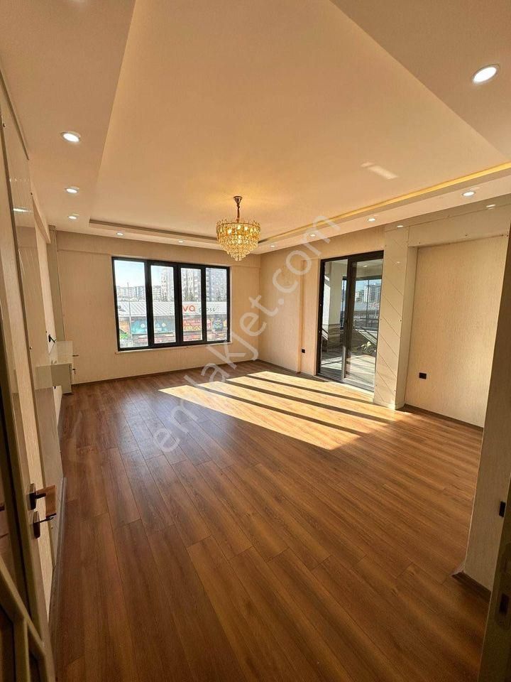 Beylikdüzü'nde Merkezi Konumda Toplu Ulaşıma Yakın 2+1 Lüx Daire - Görsel 4