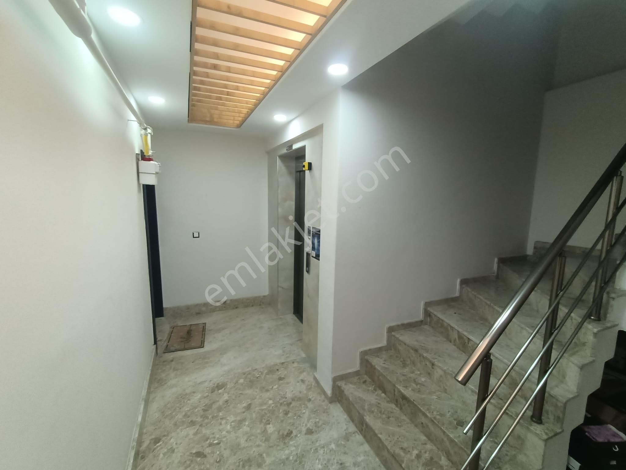 İzban Yakını Eşyalı 2+1 Doğalgazlı Köşe 2+1 Kiralık Daire - Görsel 4