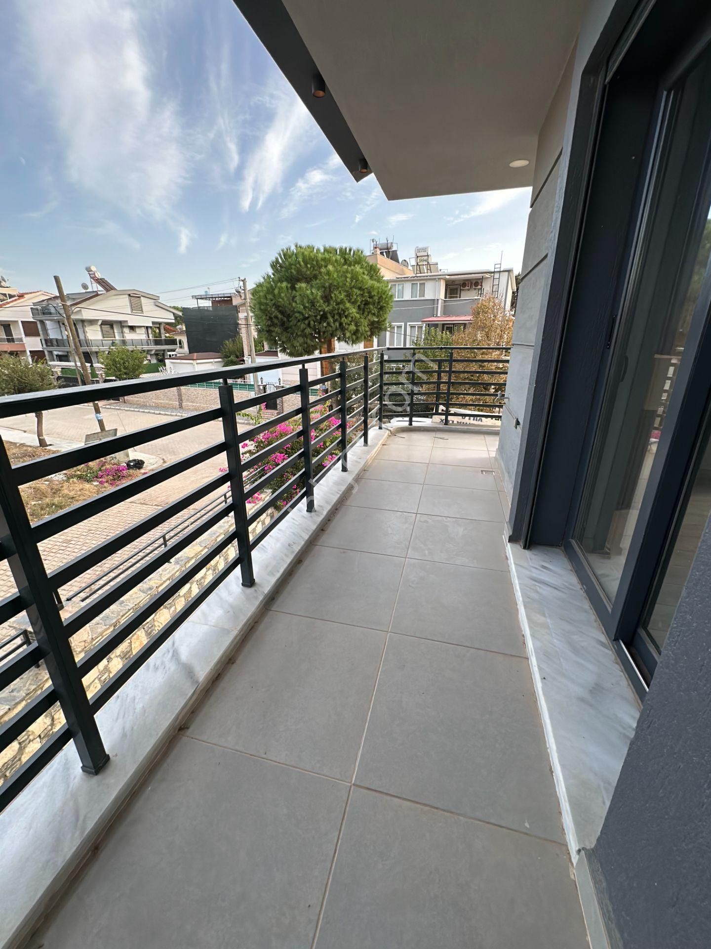 Altınkumda Denize 300 Metre Köşebaşı Çift Cephe 4+1 Ayrı Mutfaklı Ultra Lüx Villa - Görsel 19