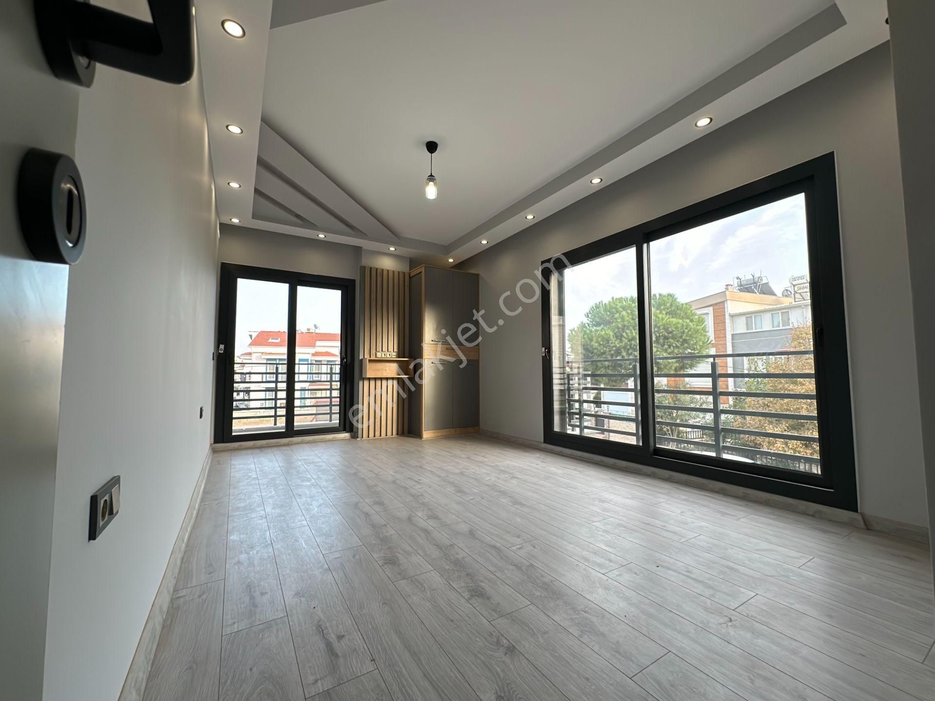 Altınkumda Denize 300 Metre Köşebaşı Çift Cephe 4+1 Ayrı Mutfaklı Ultra Lüx Villa - Görsel 22