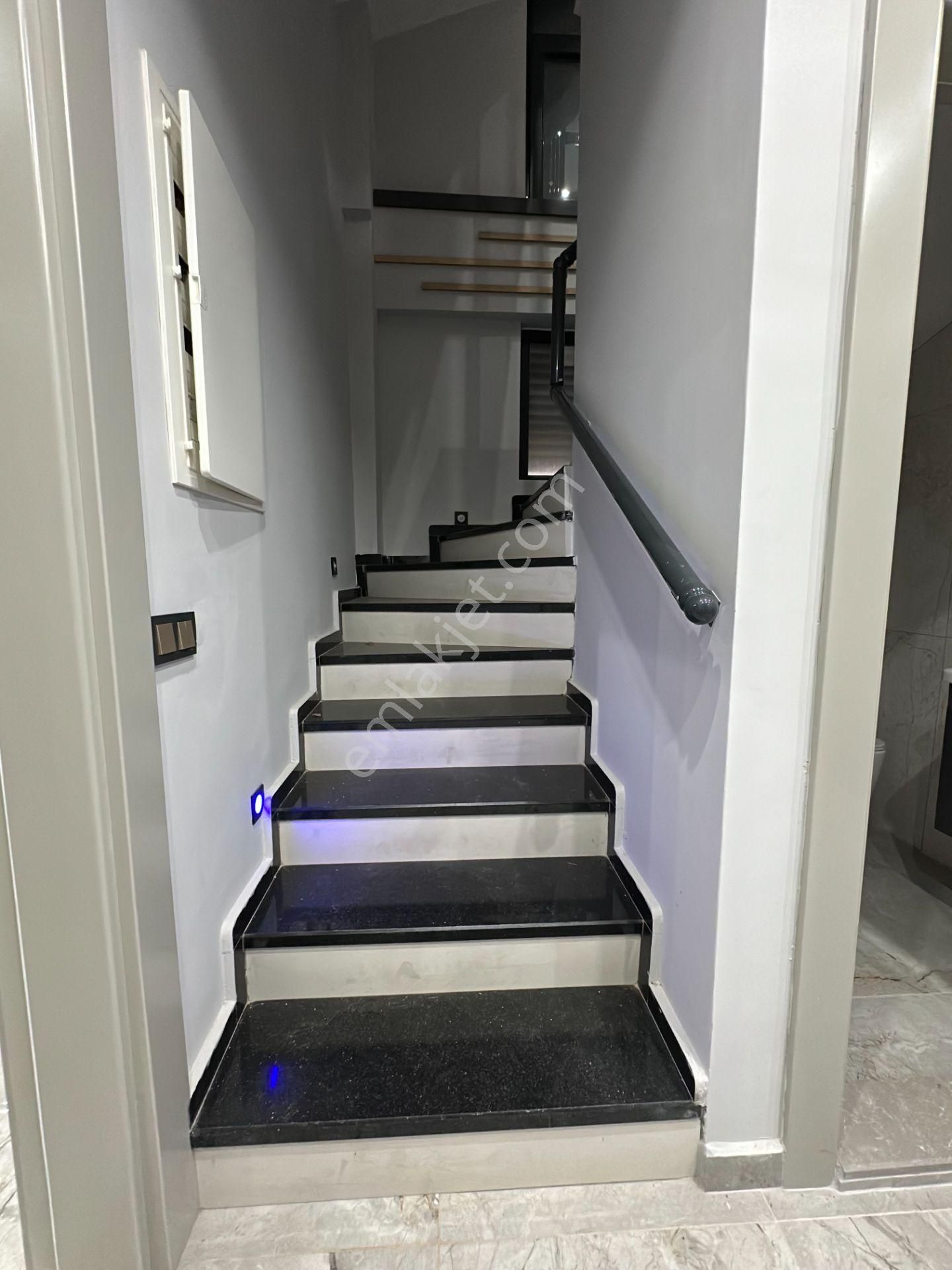 Altınkumda Denize 300 Metre Köşebaşı Çift Cephe 4+1 Ayrı Mutfaklı Ultra Lüx Villa - Görsel 17