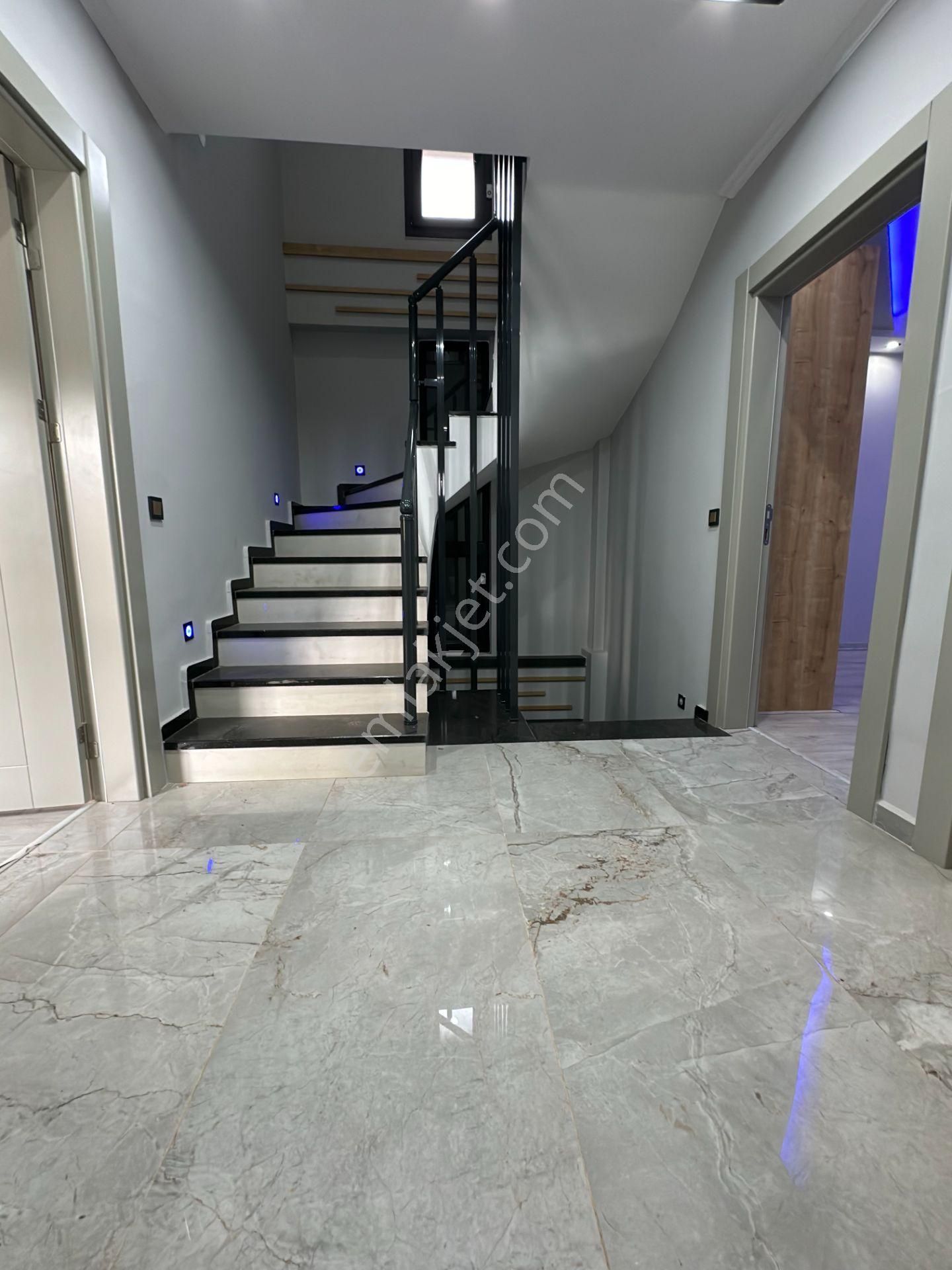 Altınkumda Denize 300 Metre Köşebaşı Çift Cephe 4+1 Ayrı Mutfaklı Ultra Lüx Villa - Görsel 26