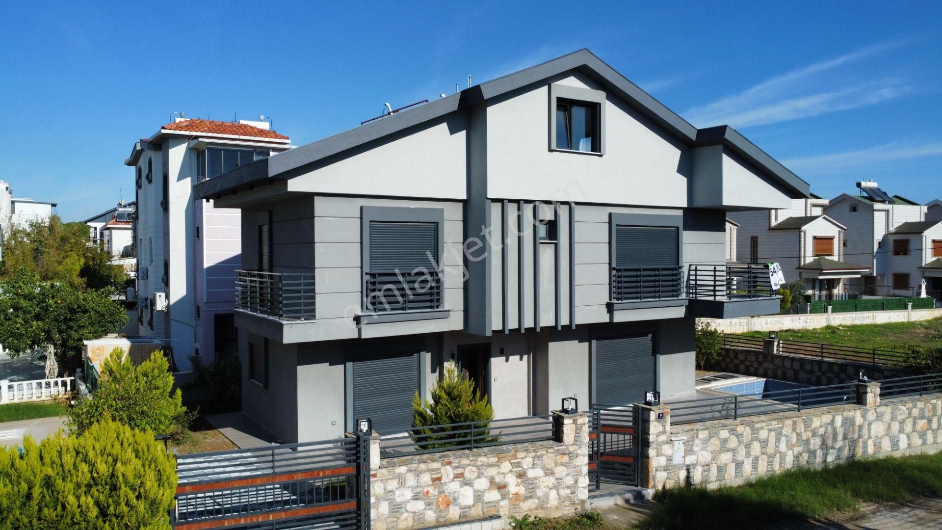 Altınkumda Denize 300 Metre Köşebaşı Çift Cephe 4+1 Ayrı Mutfaklı Ultra Lüx Villa