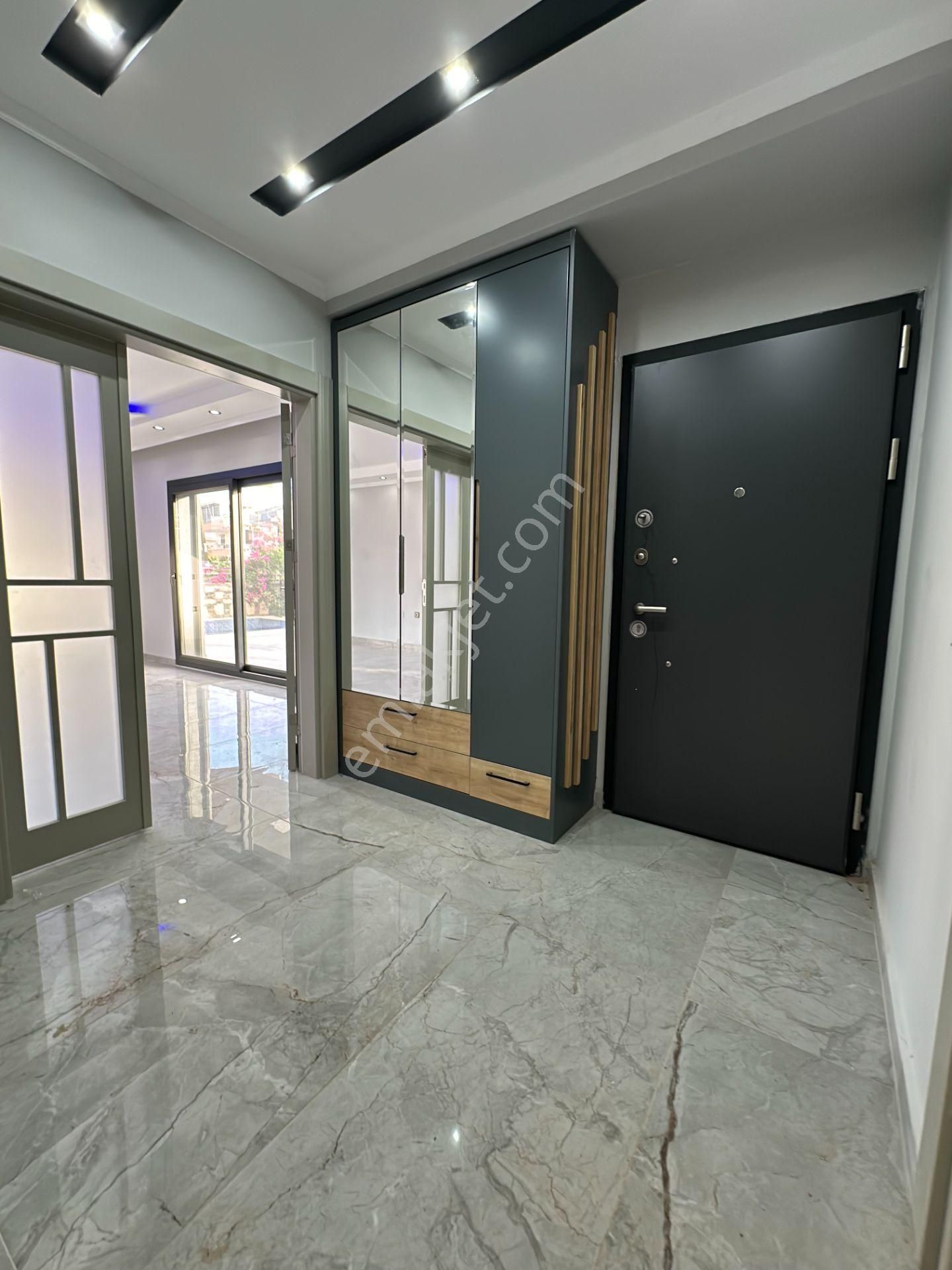 Altınkumda Denize 300 Metre Köşebaşı Çift Cephe 4+1 Ayrı Mutfaklı Ultra Lüx Villa - Görsel 9