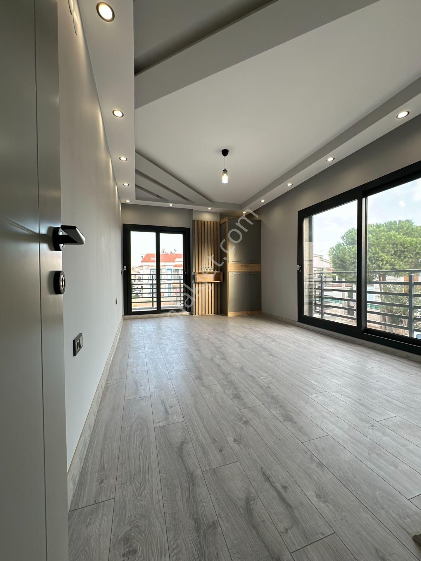 Altınkumda Denize 300 Metre Köşebaşı Çift Cephe 4+1 Ayrı Mutfaklı Ultra Lüx Villa - Görsel 23