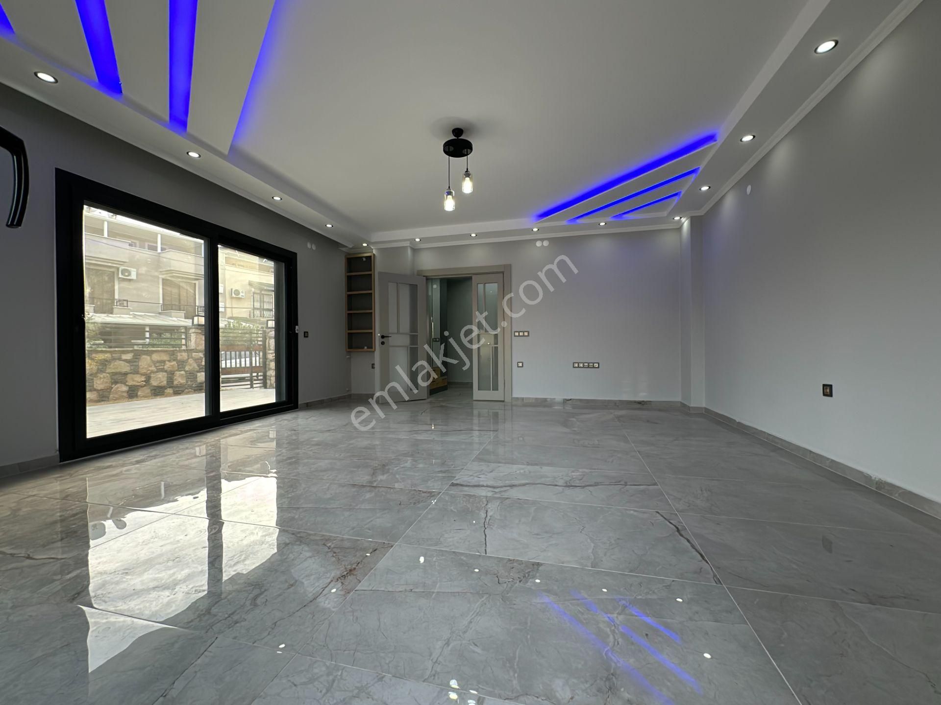 Altınkumda Denize 300 Metre Köşebaşı Çift Cephe 4+1 Ayrı Mutfaklı Ultra Lüx Villa - Görsel 13