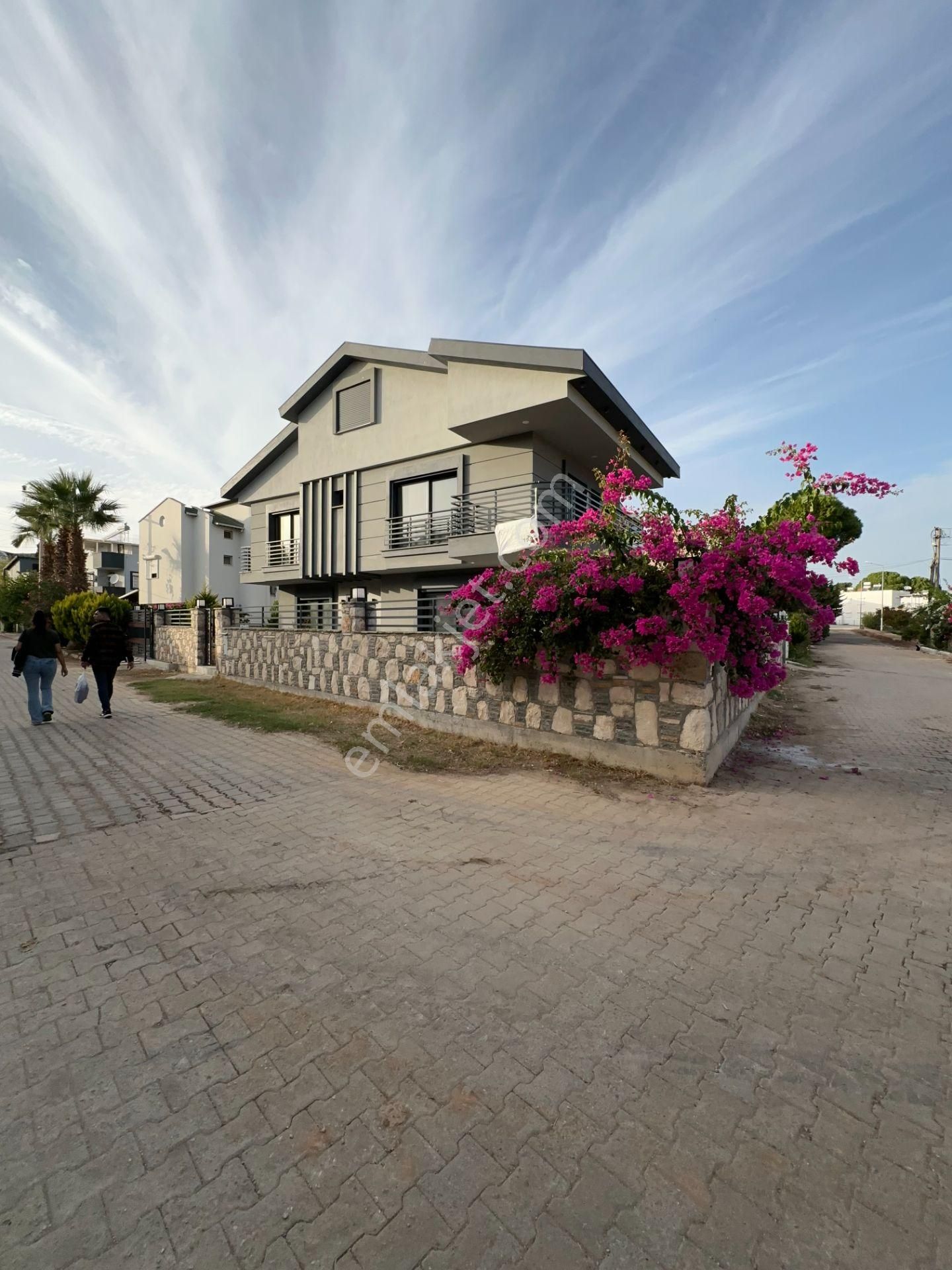 Altınkumda Denize 300 Metre Köşebaşı Çift Cephe 4+1 Ayrı Mutfaklı Ultra Lüx Villa - Görsel 3