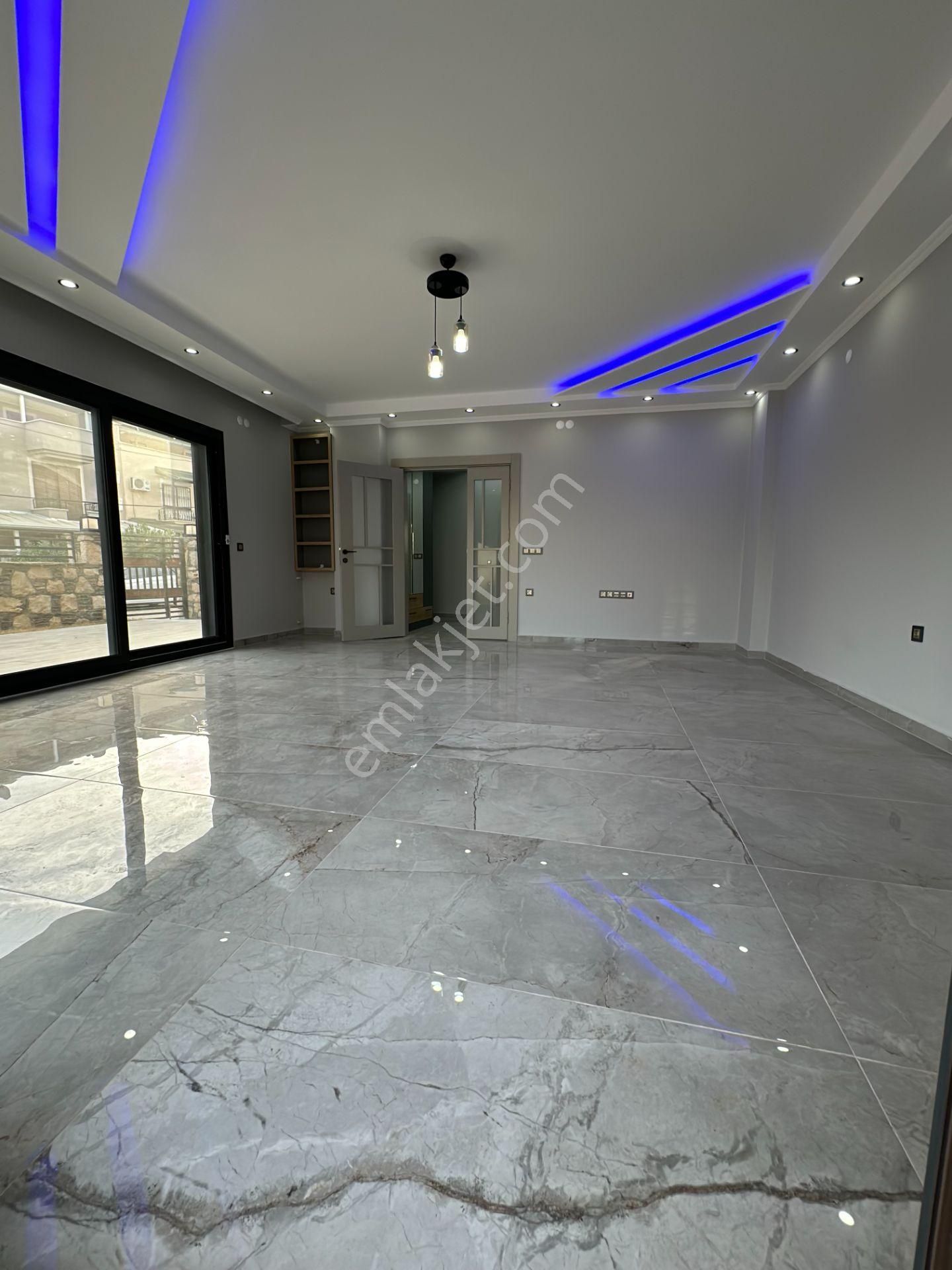 Altınkumda Denize 300 Metre Köşebaşı Çift Cephe 4+1 Ayrı Mutfaklı Ultra Lüx Villa - Görsel 12