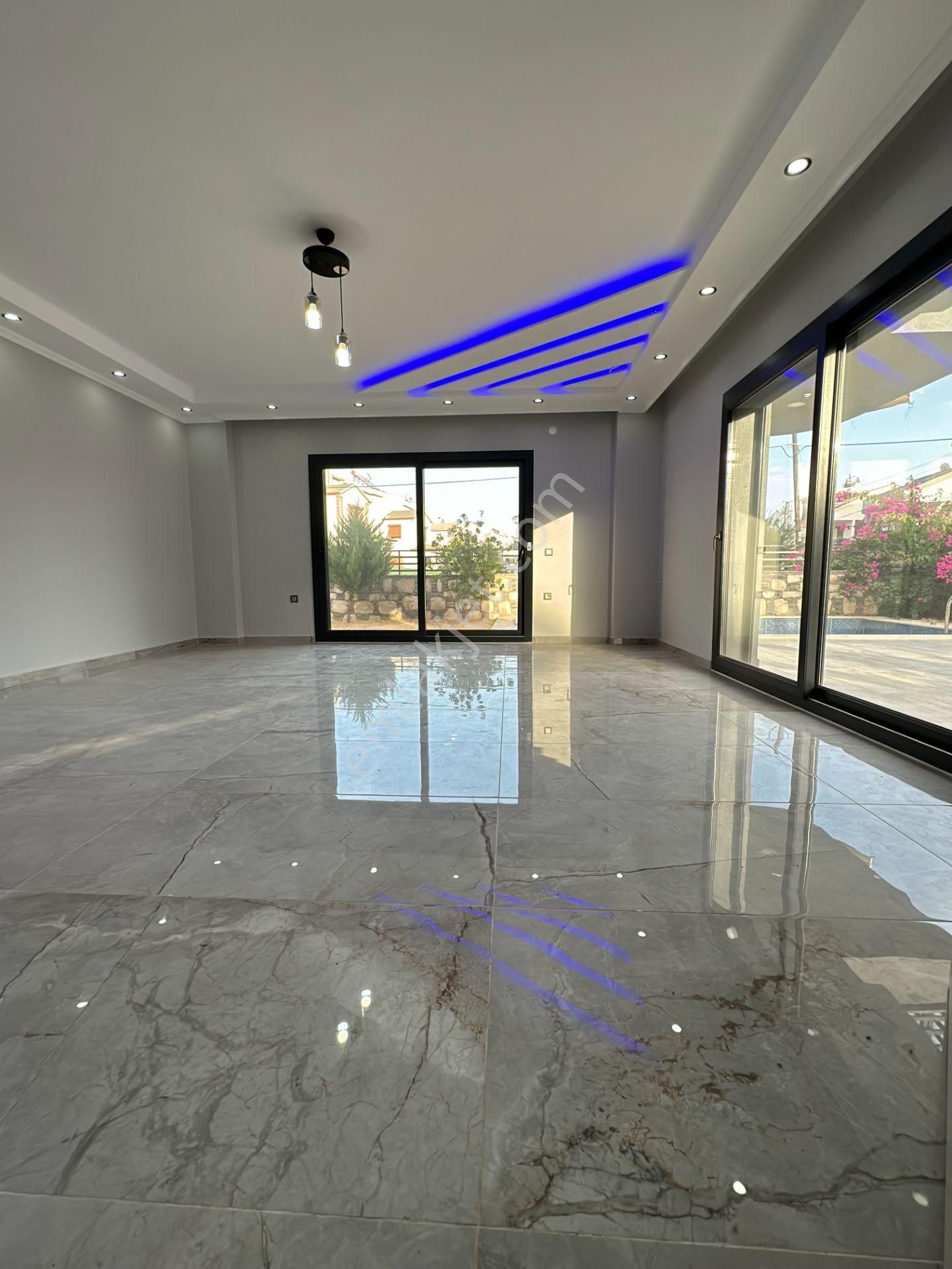 Altınkumda Denize 300 Metre Köşebaşı Çift Cephe 4+1 Ayrı Mutfaklı Ultra Lüx Villa - Görsel 10