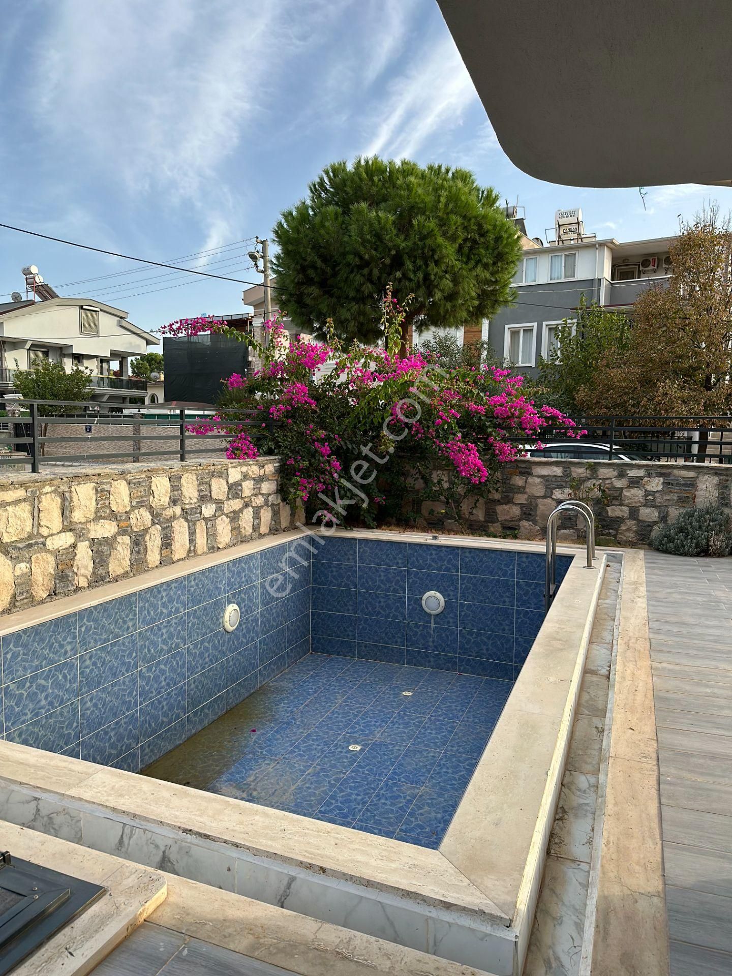 Altınkumda Denize 300 Metre Köşebaşı Çift Cephe 4+1 Ayrı Mutfaklı Ultra Lüx Villa - Görsel 4