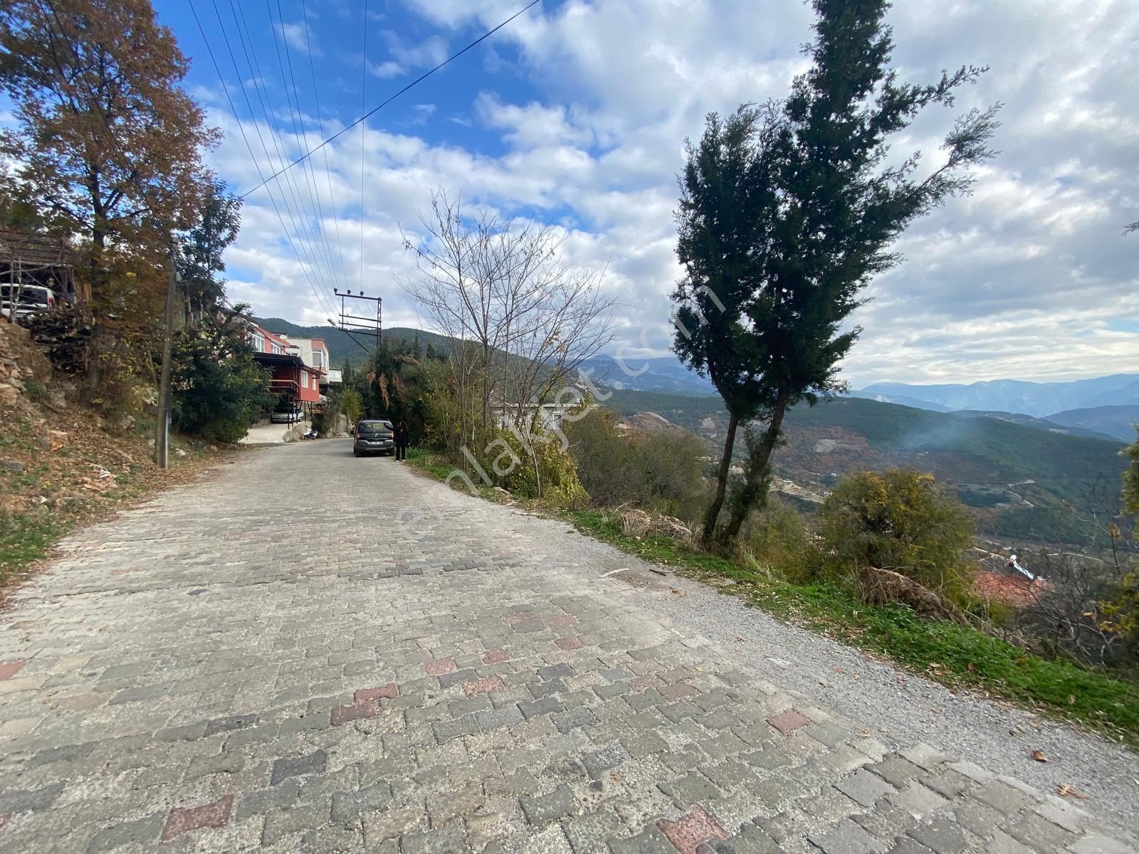 Alanya Akçatı Mah Satılık 620 M2 Müstakil Tarla