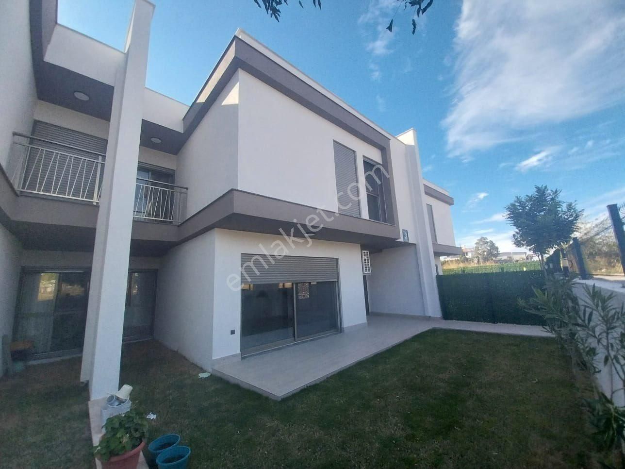 Davutlar'da Yolun Alt Tarafında Denize 800 Metre Mesafe'de 3+1 Lüks Satılık Villa - Görsel 22