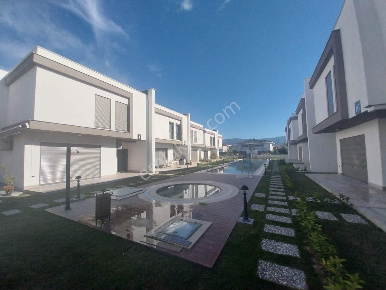 Davutlar'da Yolun Alt Tarafında Denize 800 Metre Mesafe'de 3+1 Lüks Satılık Villa - Görsel 21