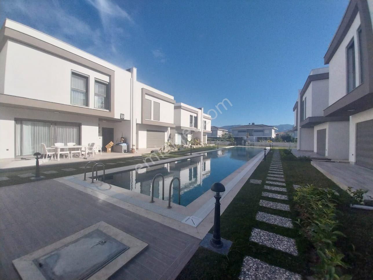 Davutlar'da Yolun Alt Tarafında Denize 800 Metre Mesafe'de 3+1 Lüks Satılık Villa - Görsel 19