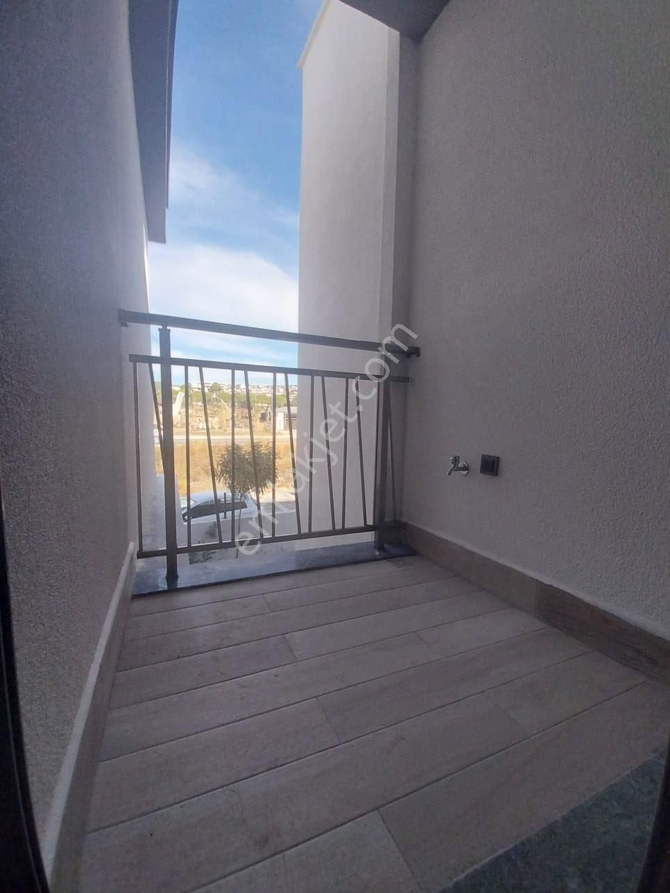 Davutlar'da Yolun Alt Tarafında Denize 800 Metre Mesafe'de 3+1 Lüks Satılık Villa - Görsel 18