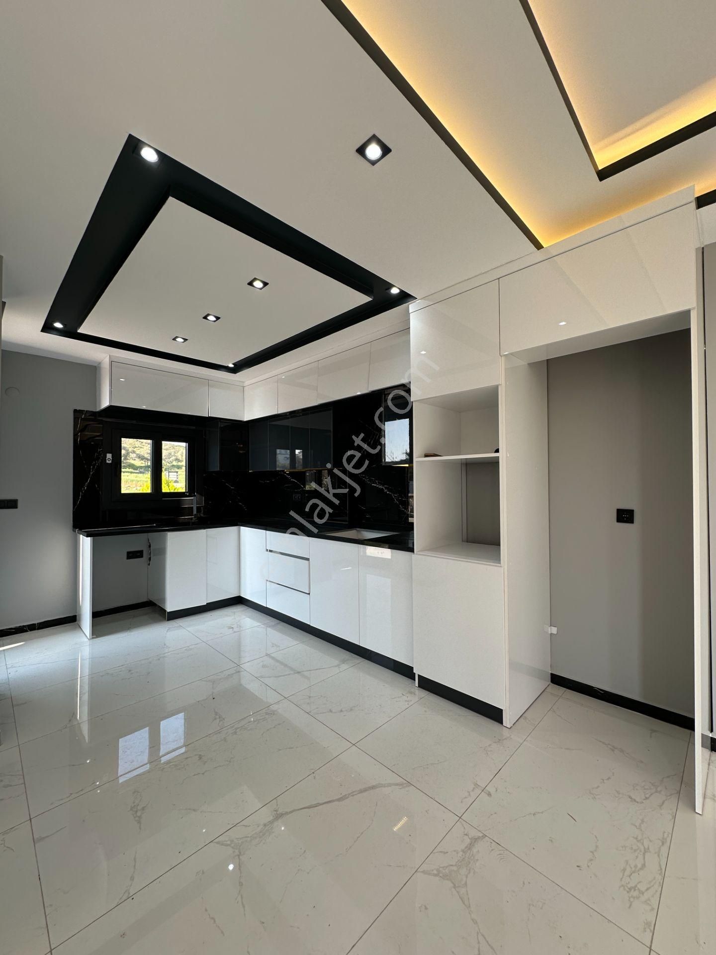 Villacı Onur'dan Fırsat Fiyata Satılık 3+1 Müstakil Havuzlu Lüx Villa - Görsel 16