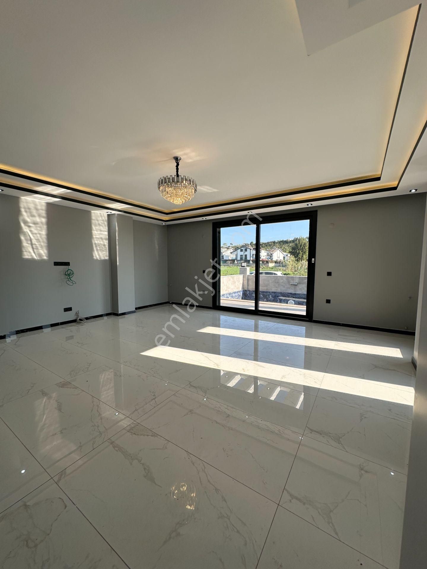 Villacı Onur'dan Fırsat Fiyata Satılık 3+1 Müstakil Havuzlu Lüx Villa - Görsel 12