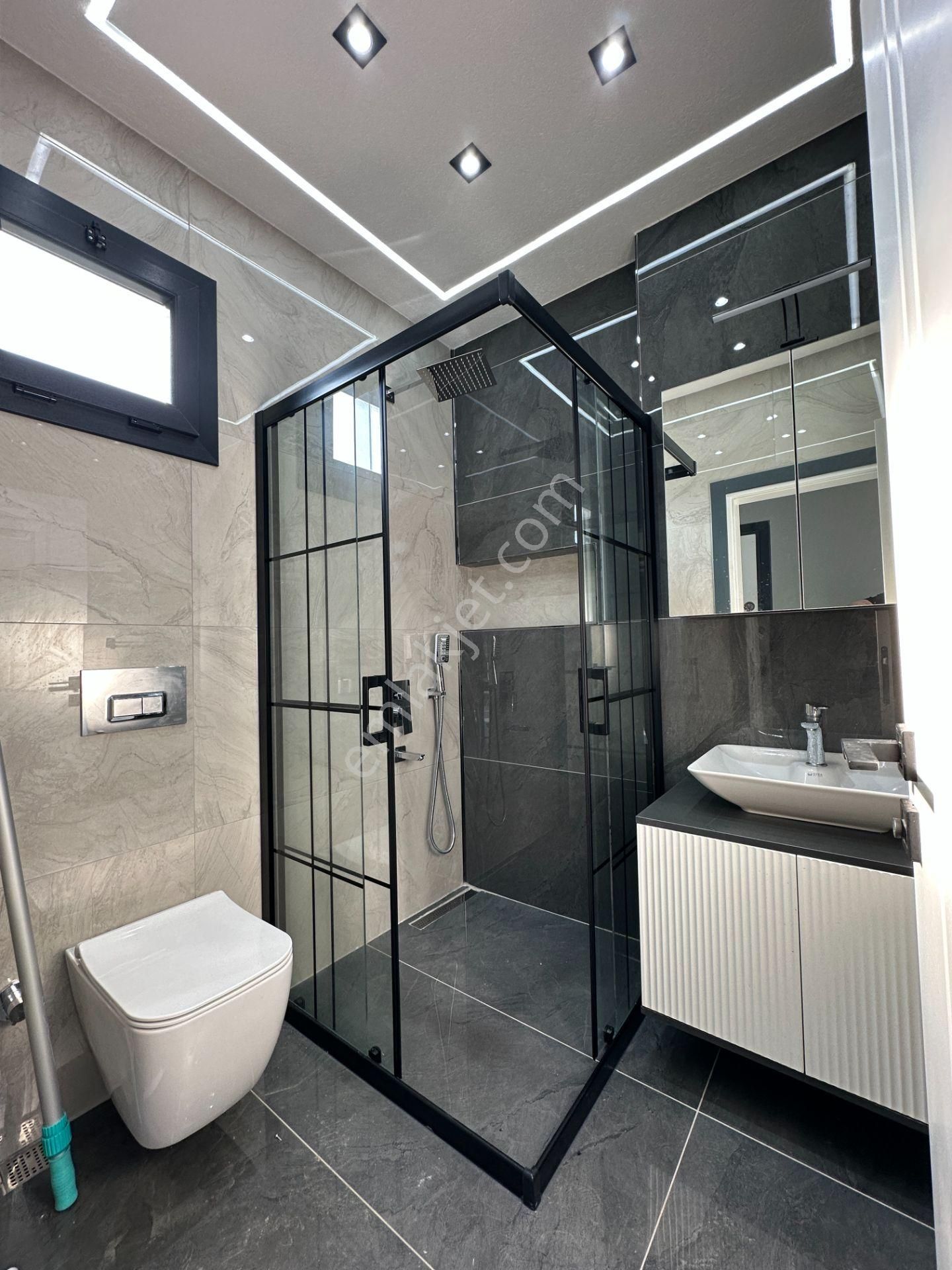 Villacı Onur'dan Fırsat Fiyata Satılık 3+1 Müstakil Havuzlu Lüx Villa - Görsel 17