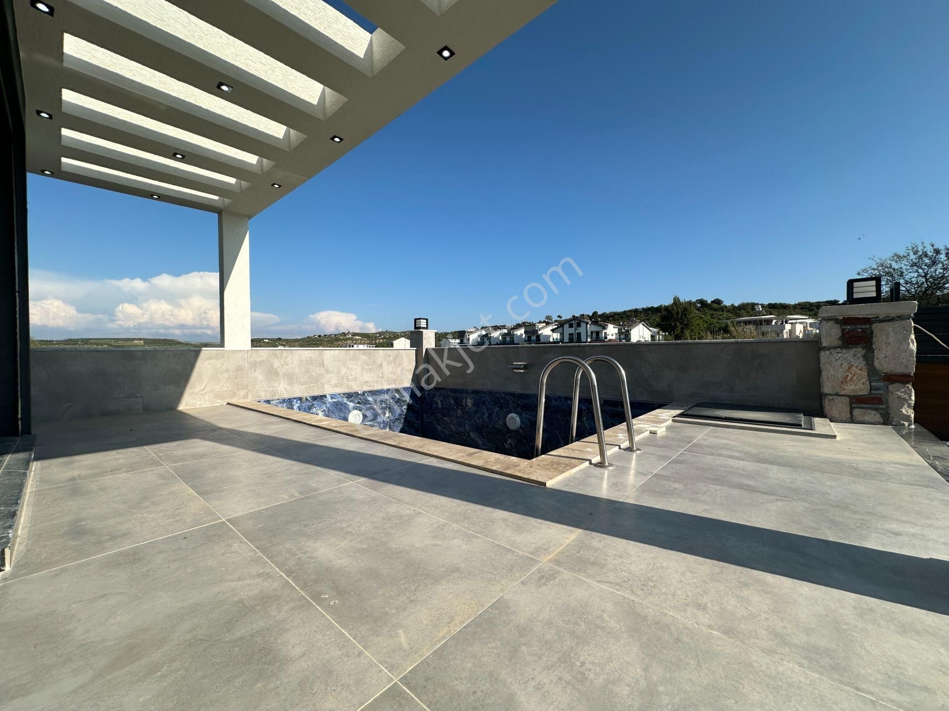 Villacı Onur'dan Fırsat Fiyata Satılık 3+1 Müstakil Havuzlu Lüx Villa - Görsel 5