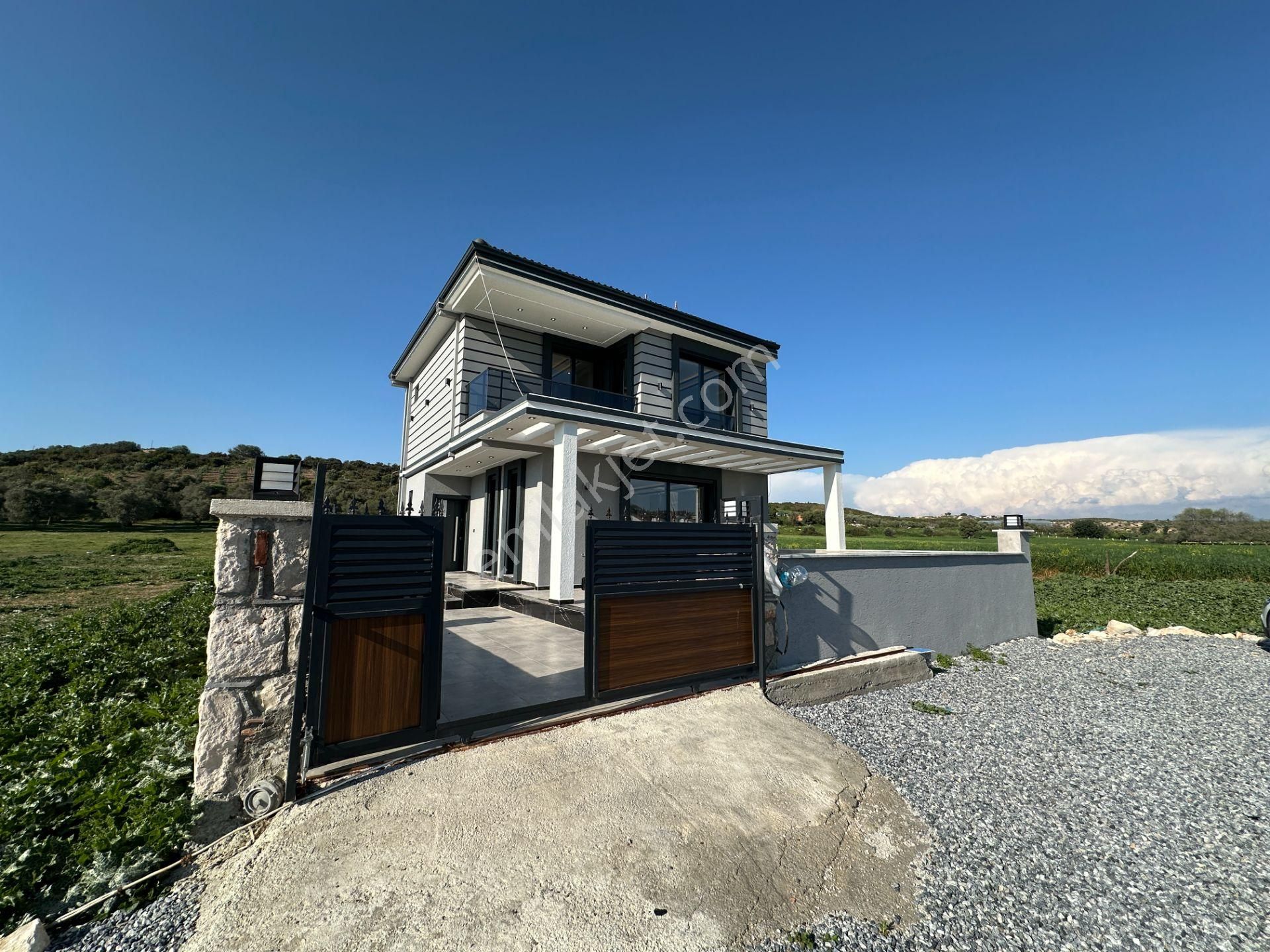 Villacı Onur'dan Fırsat Fiyata Satılık 3+1 Müstakil Havuzlu Lüx Villa