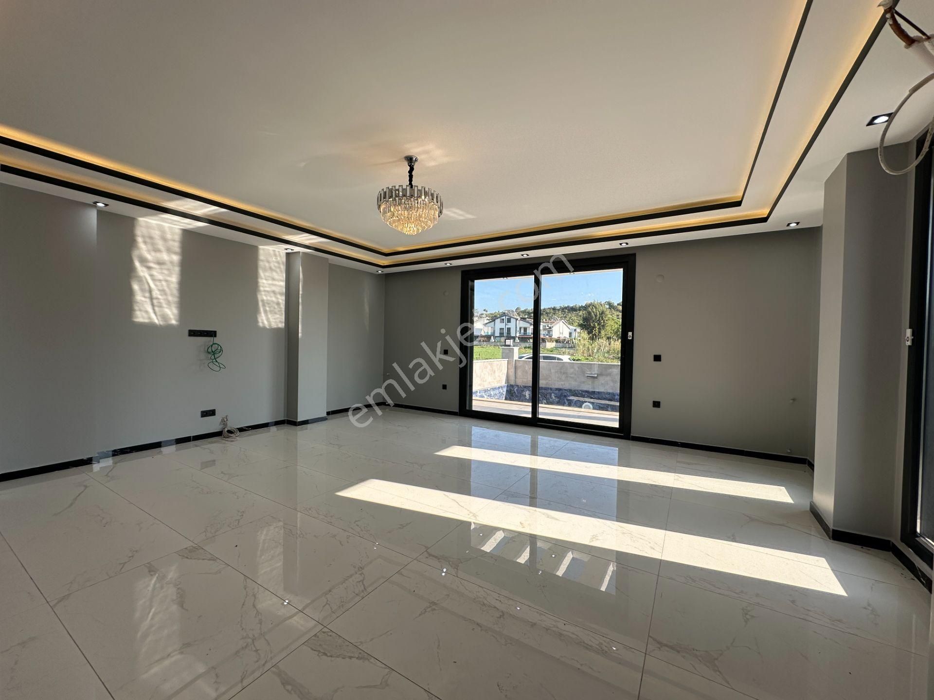 Villacı Onur'dan Fırsat Fiyata Satılık 3+1 Müstakil Havuzlu Lüx Villa - Görsel 11