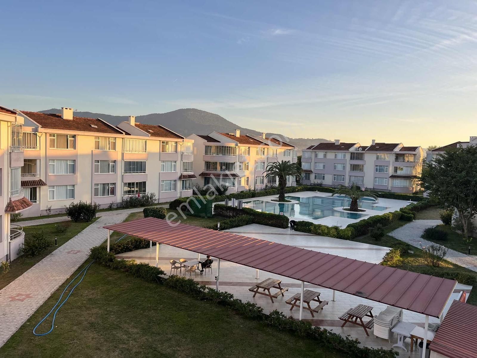 Lalezar Sitesinde Eşyalı Kiralık Daire