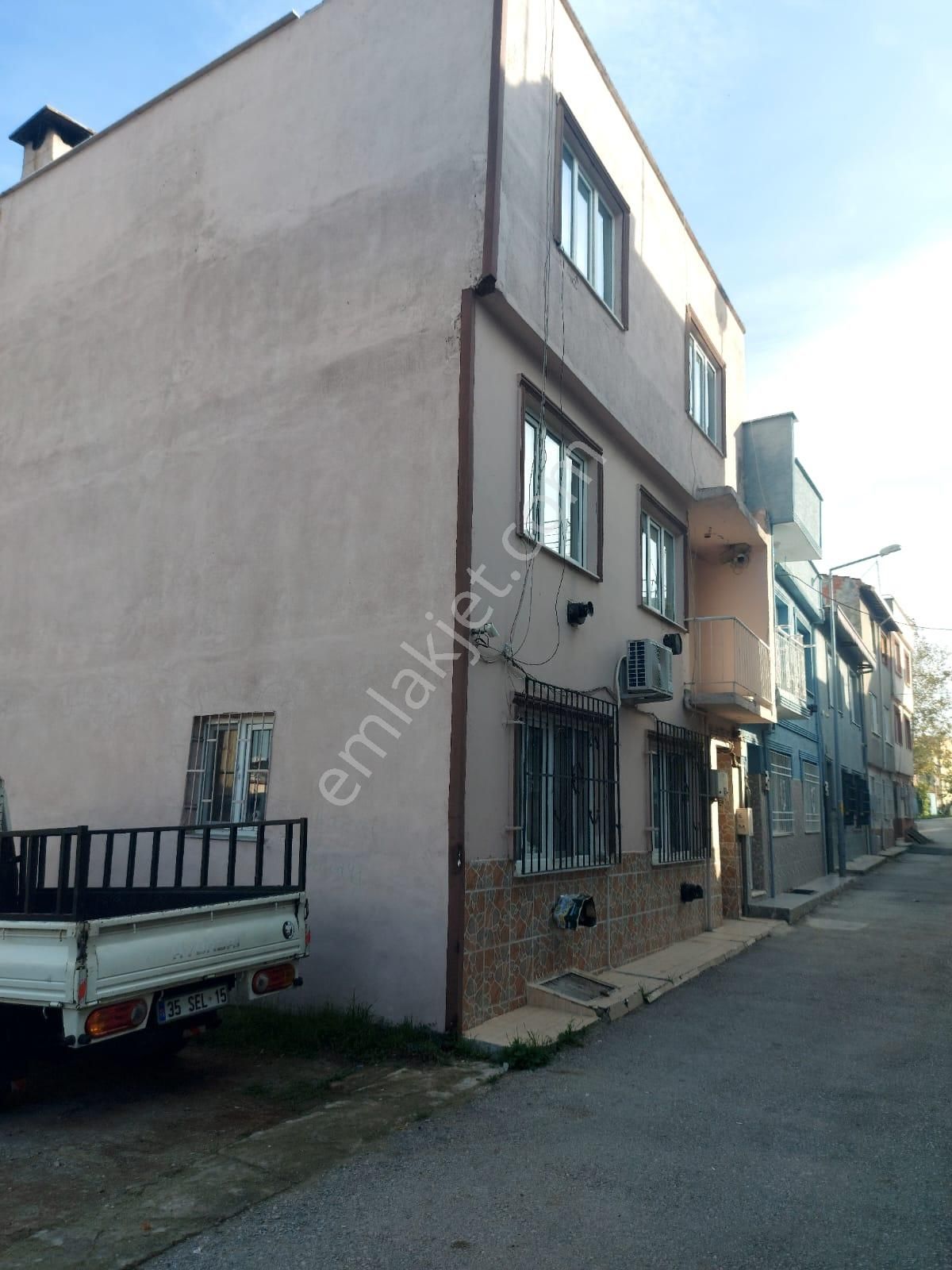 Satılık Komple Müstakil Köşe Bina