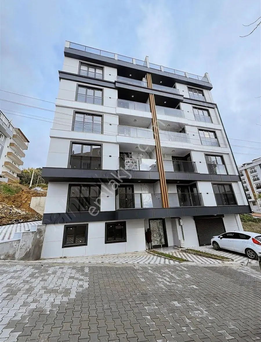 Barış Mah. 3+1 140 Mt Kat 2 Dairemiz Deniz Manzaralı Satılık.