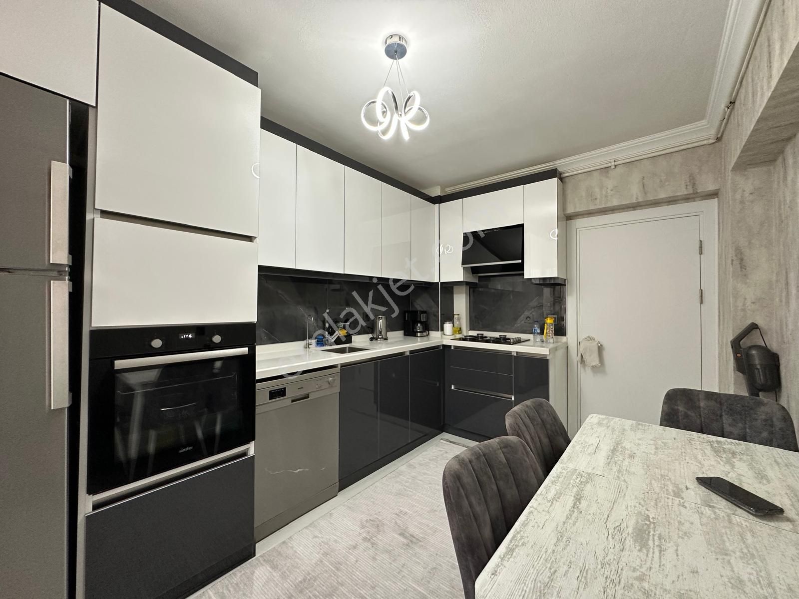 Çiftçioğullarından Ara Katta Lüx Yapılı E.banyolu 3+1 Daire