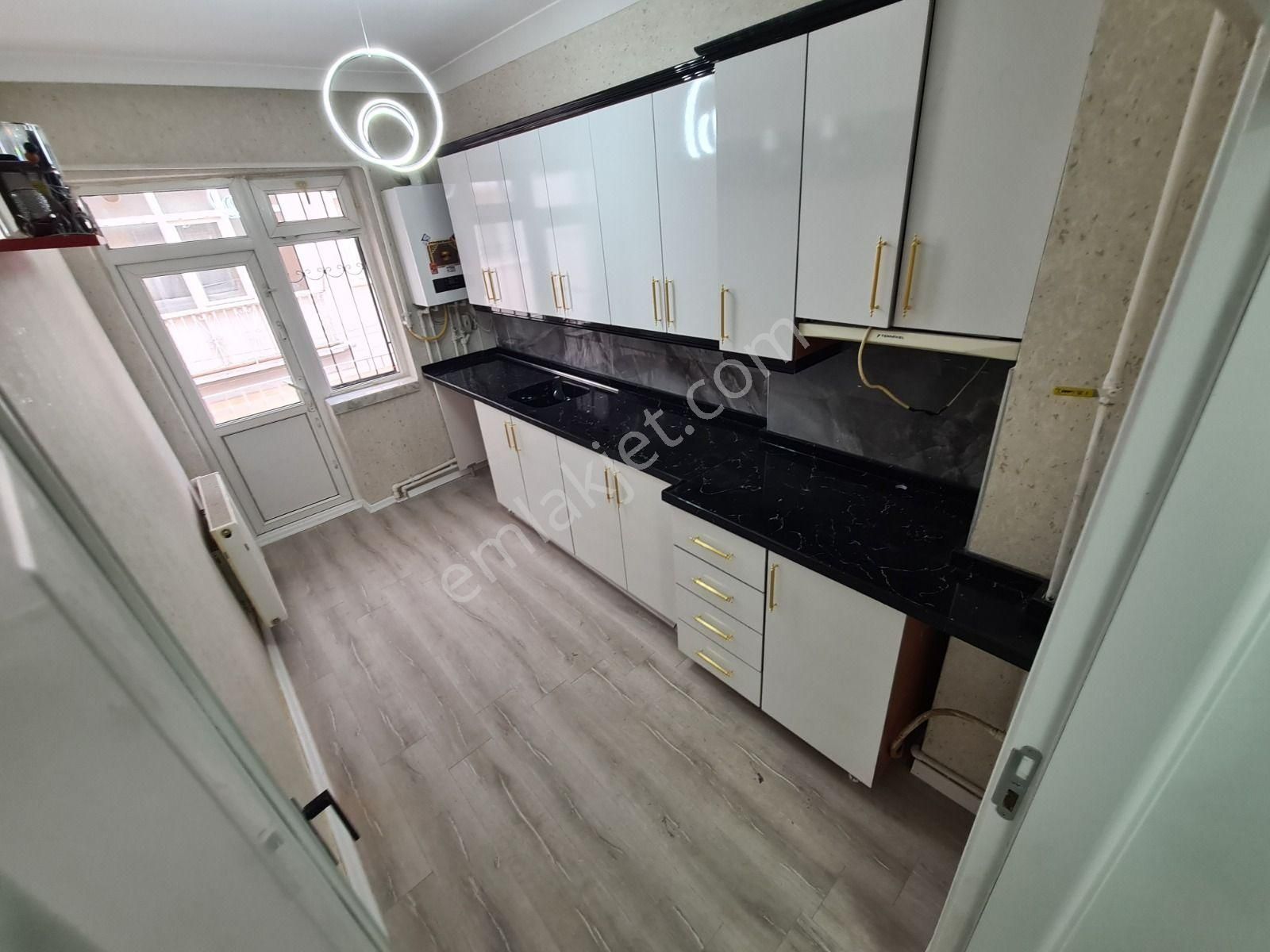 Etlik Kıvrımlı Sokak Arakatta Full Yapılı Ön Cephe 3+1 Daire - Görsel 12