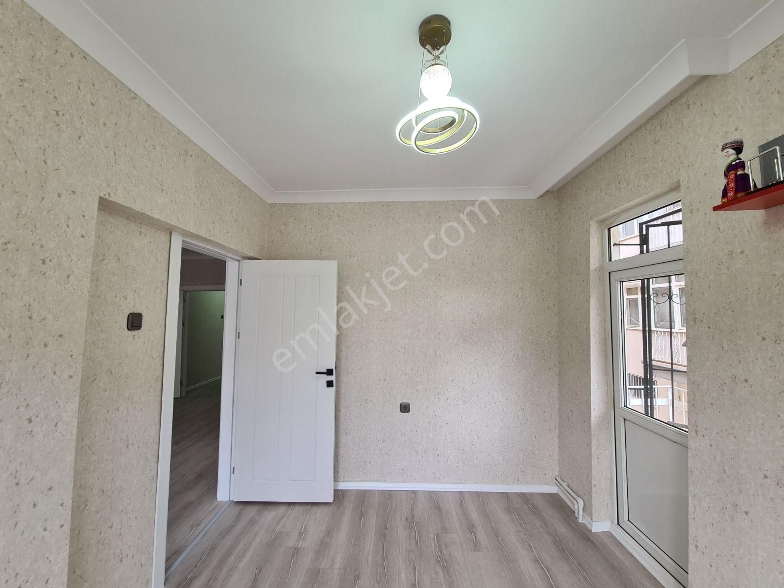 Etlik Kıvrımlı Sokak Arakatta Full Yapılı Ön Cephe 3+1 Daire - Görsel 18