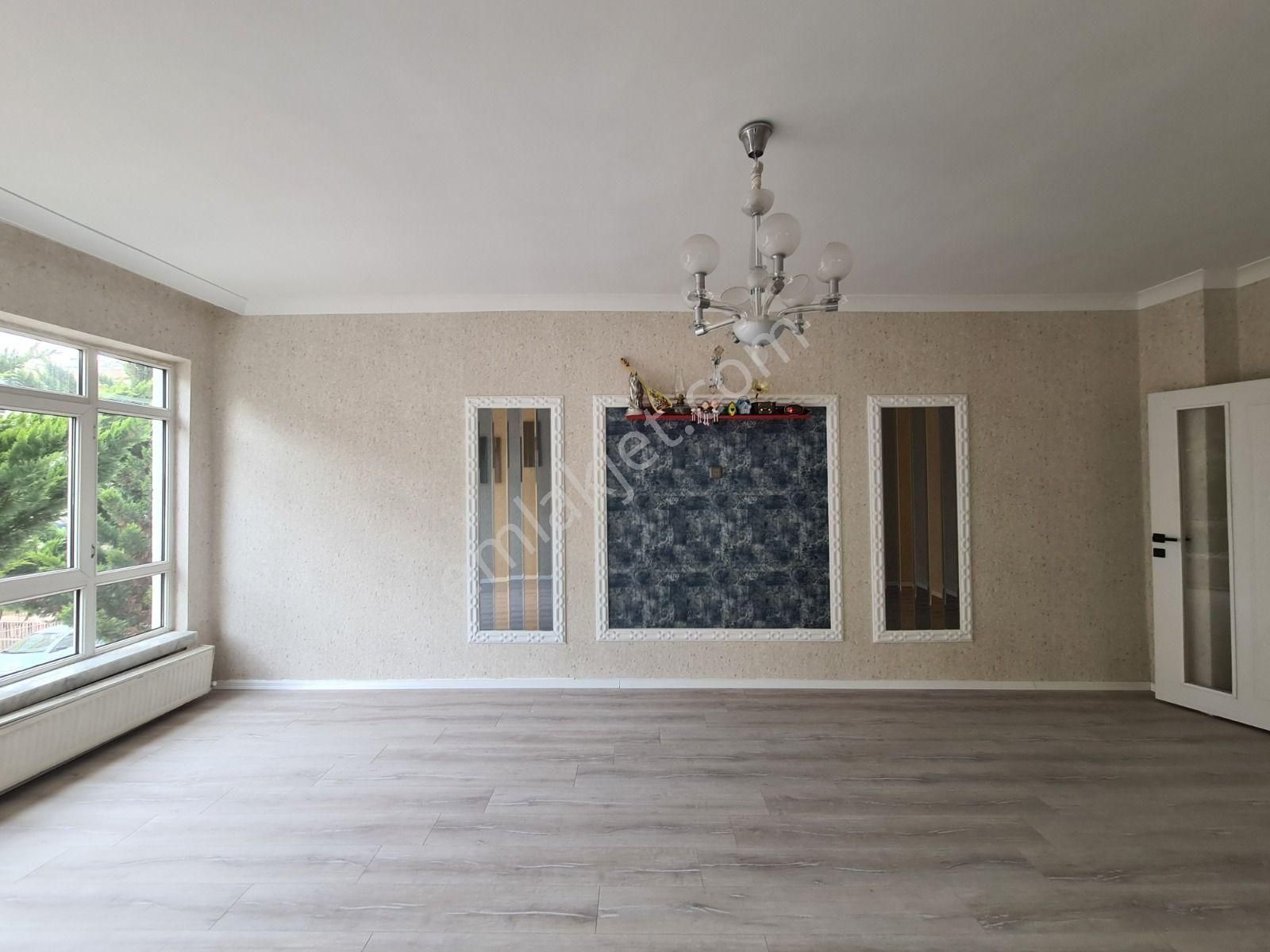 Etlik Kıvrımlı Sokak Arakatta Full Yapılı Ön Cephe 3+1 Daire