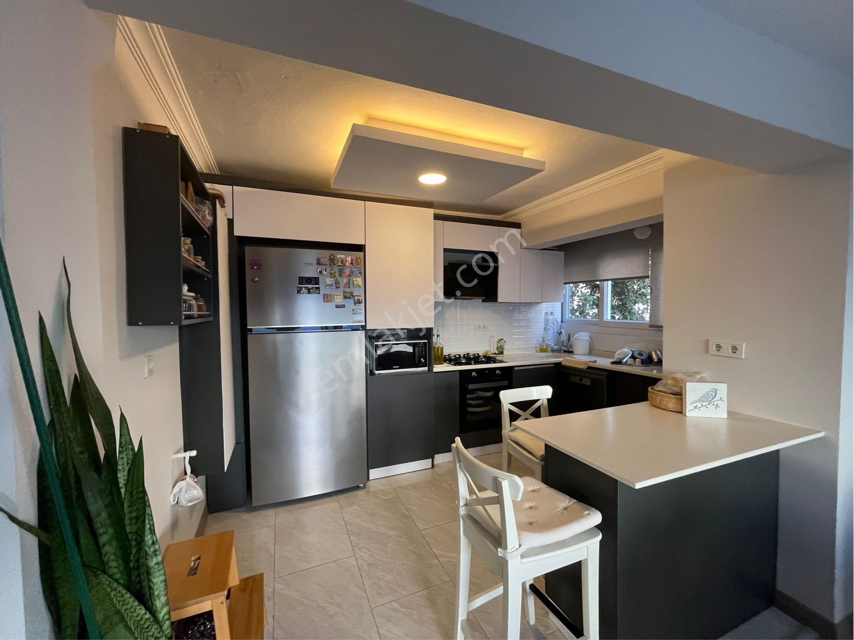 Marina'da Deniz Manzaralı 3+1 Tadilatlı Masrafsız Satılık Daire - Görsel 3