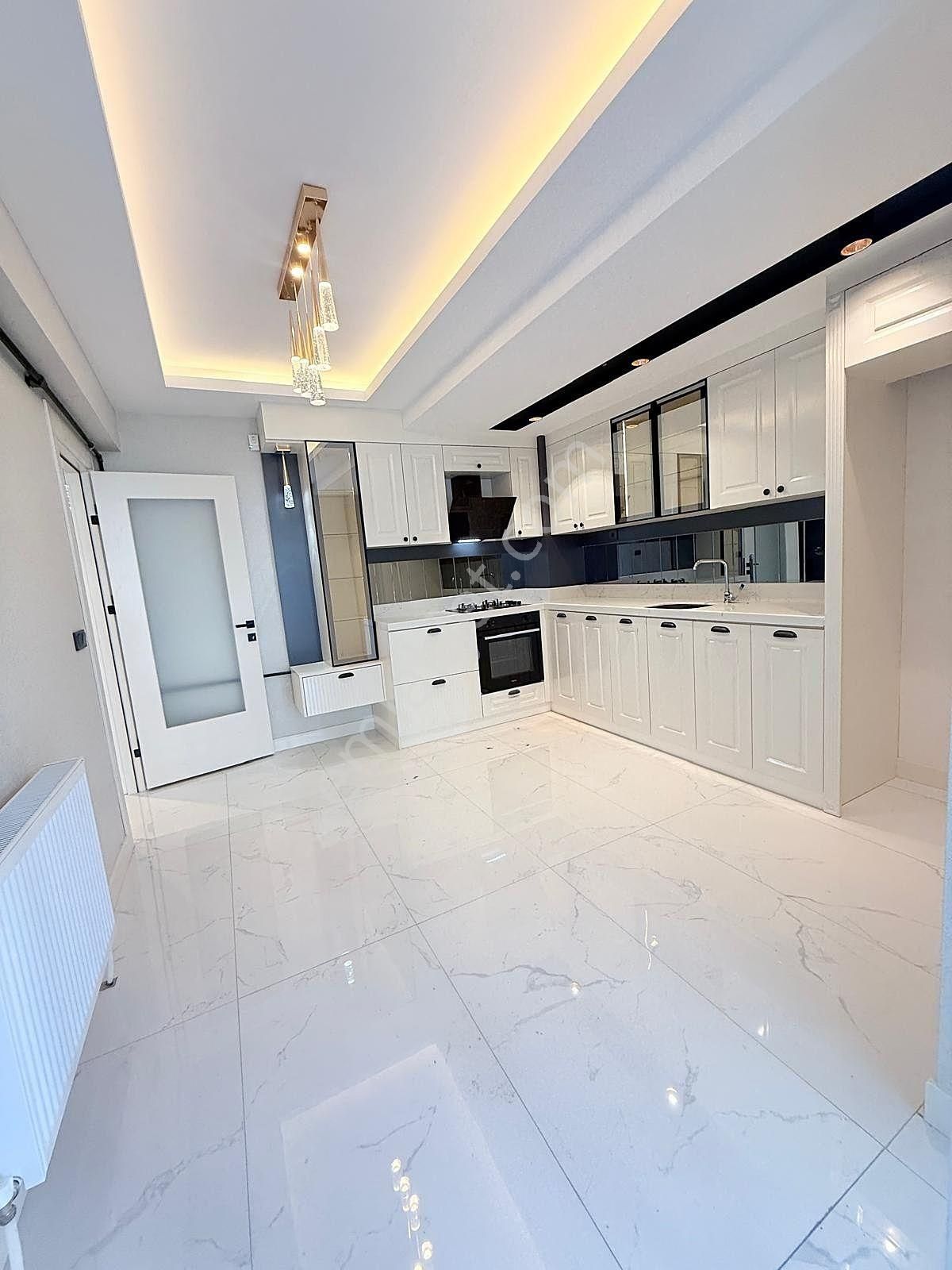 Yıldız'dan Bölgenin İncisi !! Park Cephe Ara Kat 3+1 Fırsatı !!