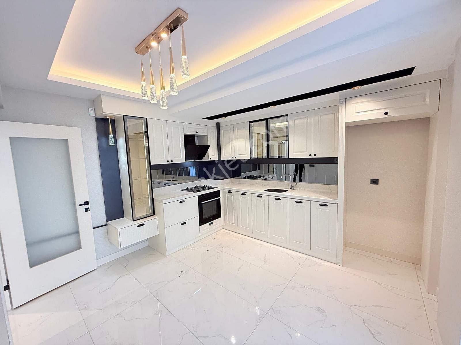 Yıldız'dan Bölgenin İncisi !! Park Cephe Ara Kat 3+1 Fırsatı !! - Görsel 3