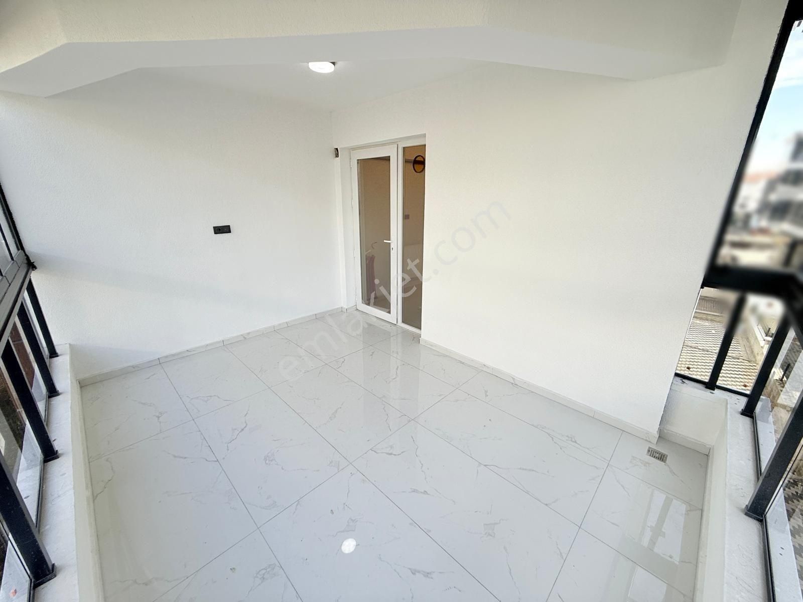 Yıldız'dan Bölgenin İncisi !! Park Cephe Ara Kat 3+1 Fırsatı !! - Görsel 10