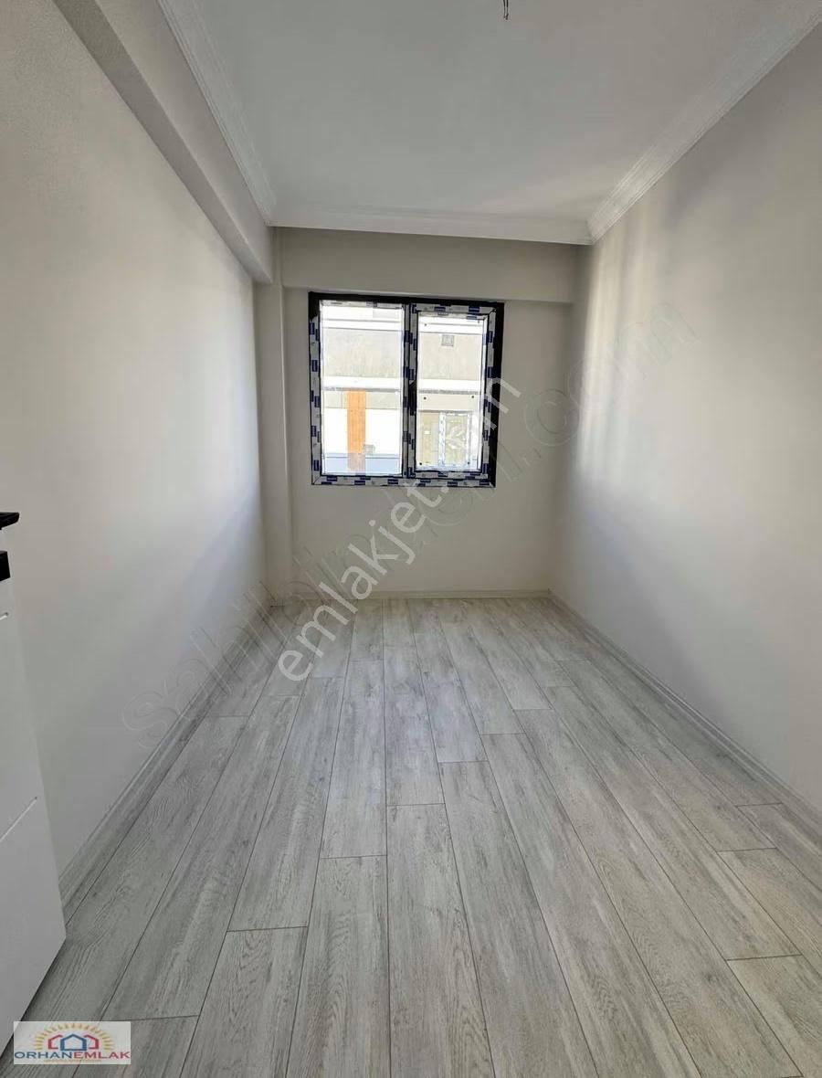 Orhan Emlak'tan Muradiye Mah. 3+1 Ara Kat Site İçerisinde Daire - Görsel 3