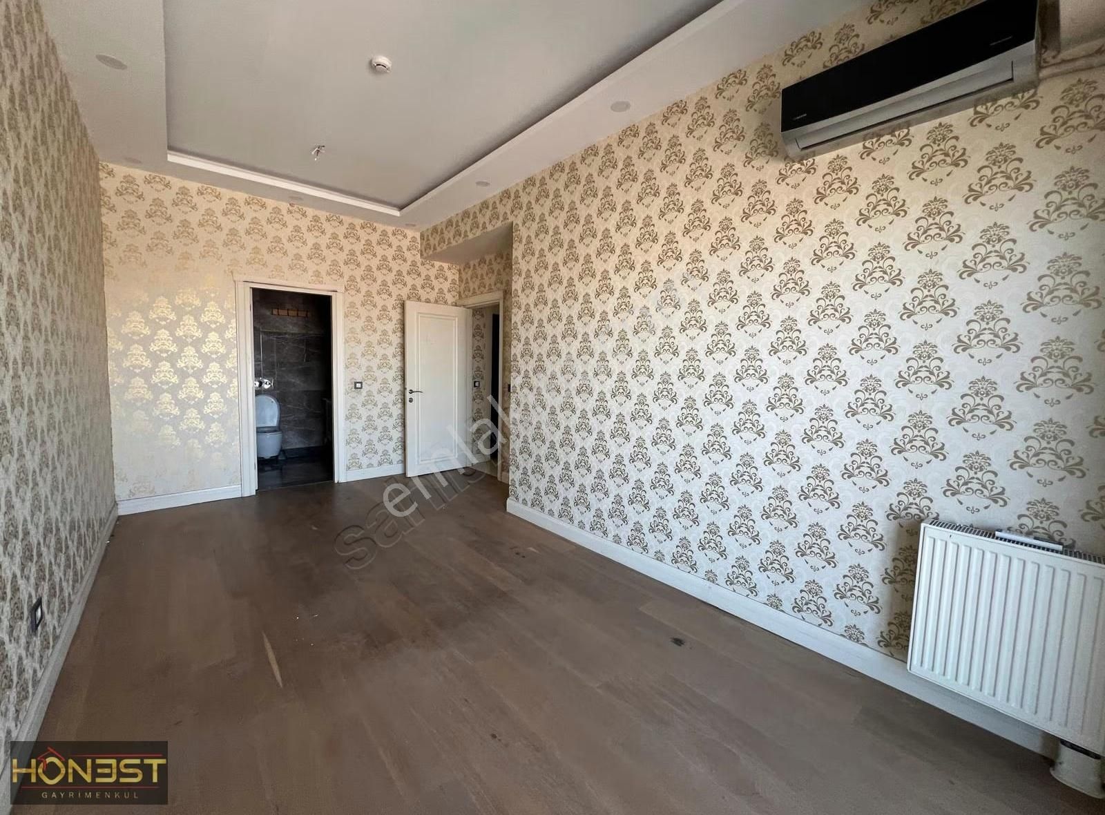 Venezia Mega'da Satılık 3+1 Boş Ful Balkonlu Oturuma Hazır Daire - Görsel 2