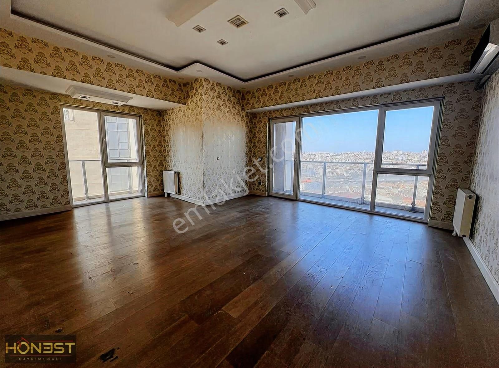 Venezia Mega'da Satılık 3+1 Boş Ful Balkonlu Oturuma Hazır Daire