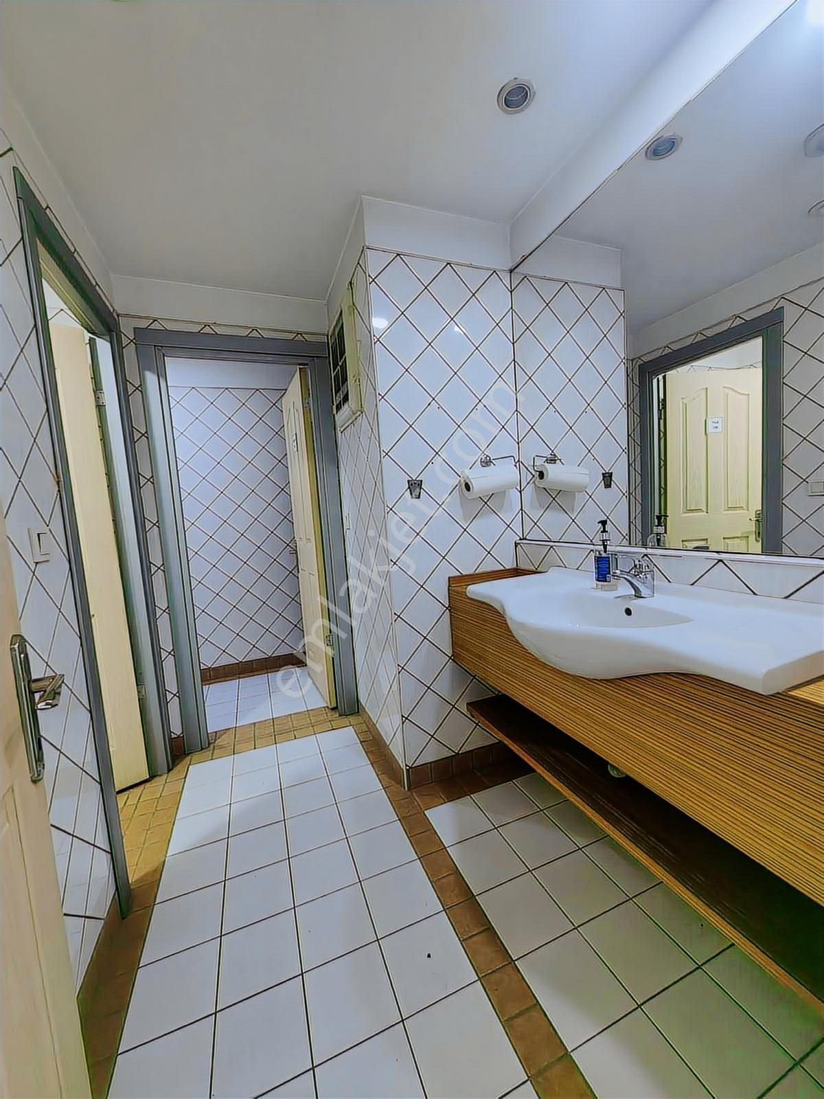 Bağcılar 15 Temmuz Mah Kiralık 250 M2 Cadde Üzeri 3.kat İşyeri - Görsel 20