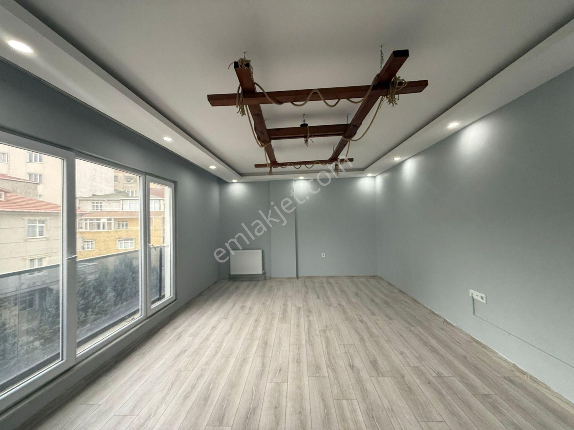Akyüz Gayrimenkul Den; Merkezı Konumda Iskanlı,kombılı ,çıft Banyolu Satılık 3+1 Daire - Görsel 16