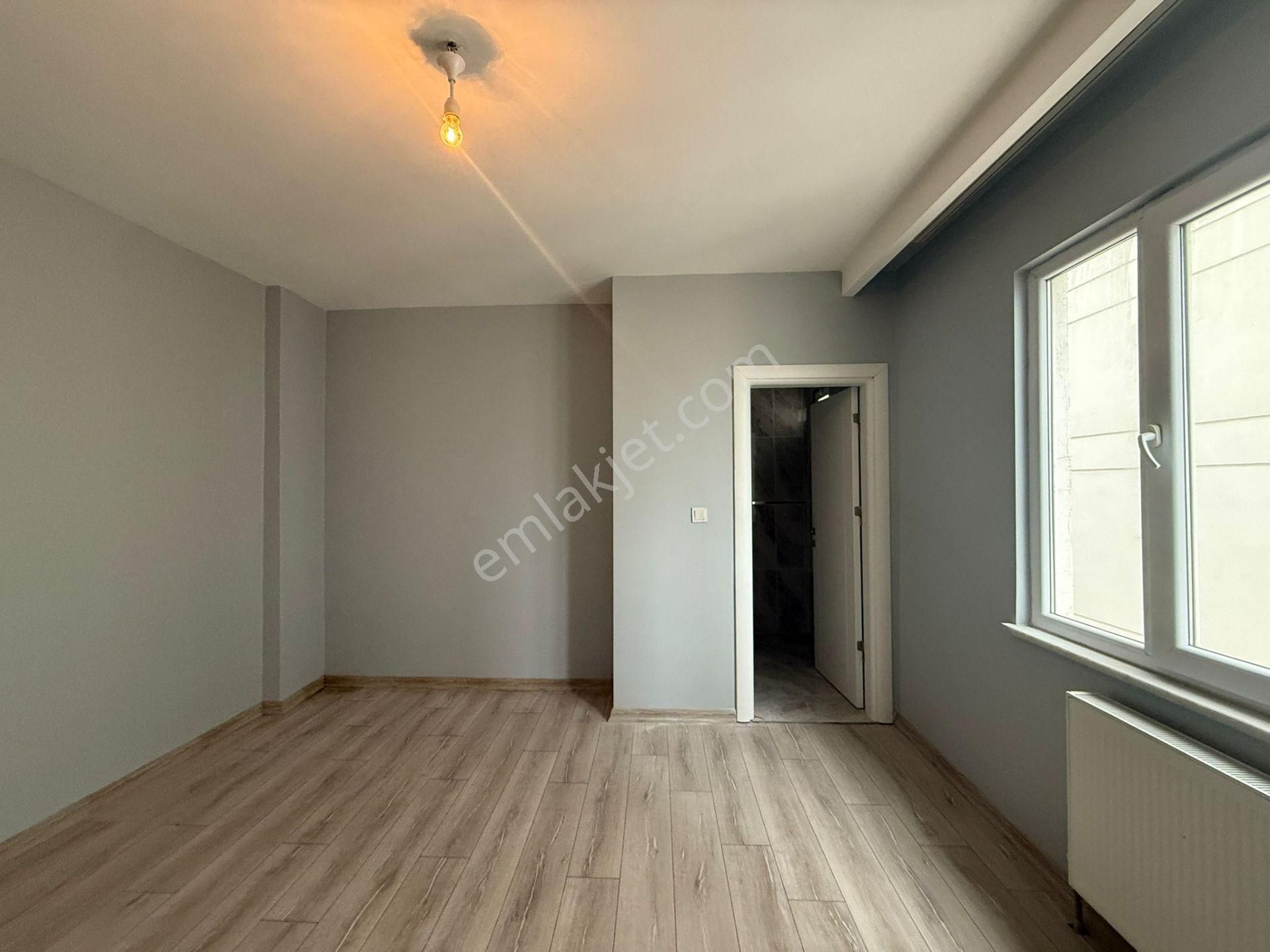 Akyüz Gayrimenkul Den; Merkezı Konumda Iskanlı,kombılı ,çıft Banyolu Satılık 3+1 Daire - Görsel 17