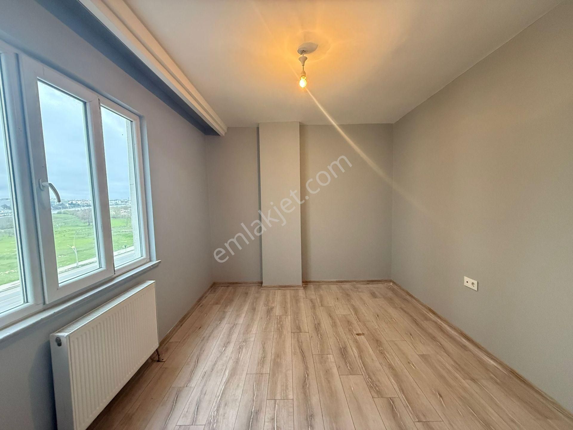 Akyüz Gayrimenkul Den; Merkezı Konumda Iskanlı,kombılı ,çıft Banyolu Satılık 3+1 Daire - Görsel 23
