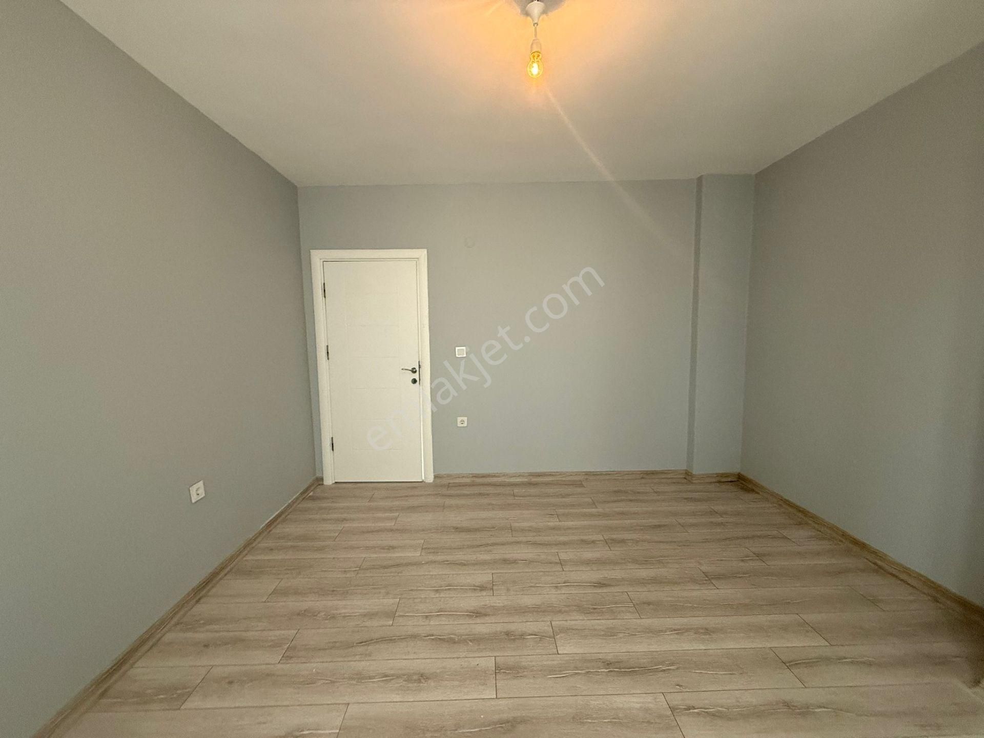 Akyüz Gayrimenkul Den; Merkezı Konumda Iskanlı,kombılı ,çıft Banyolu Satılık 3+1 Daire - Görsel 14