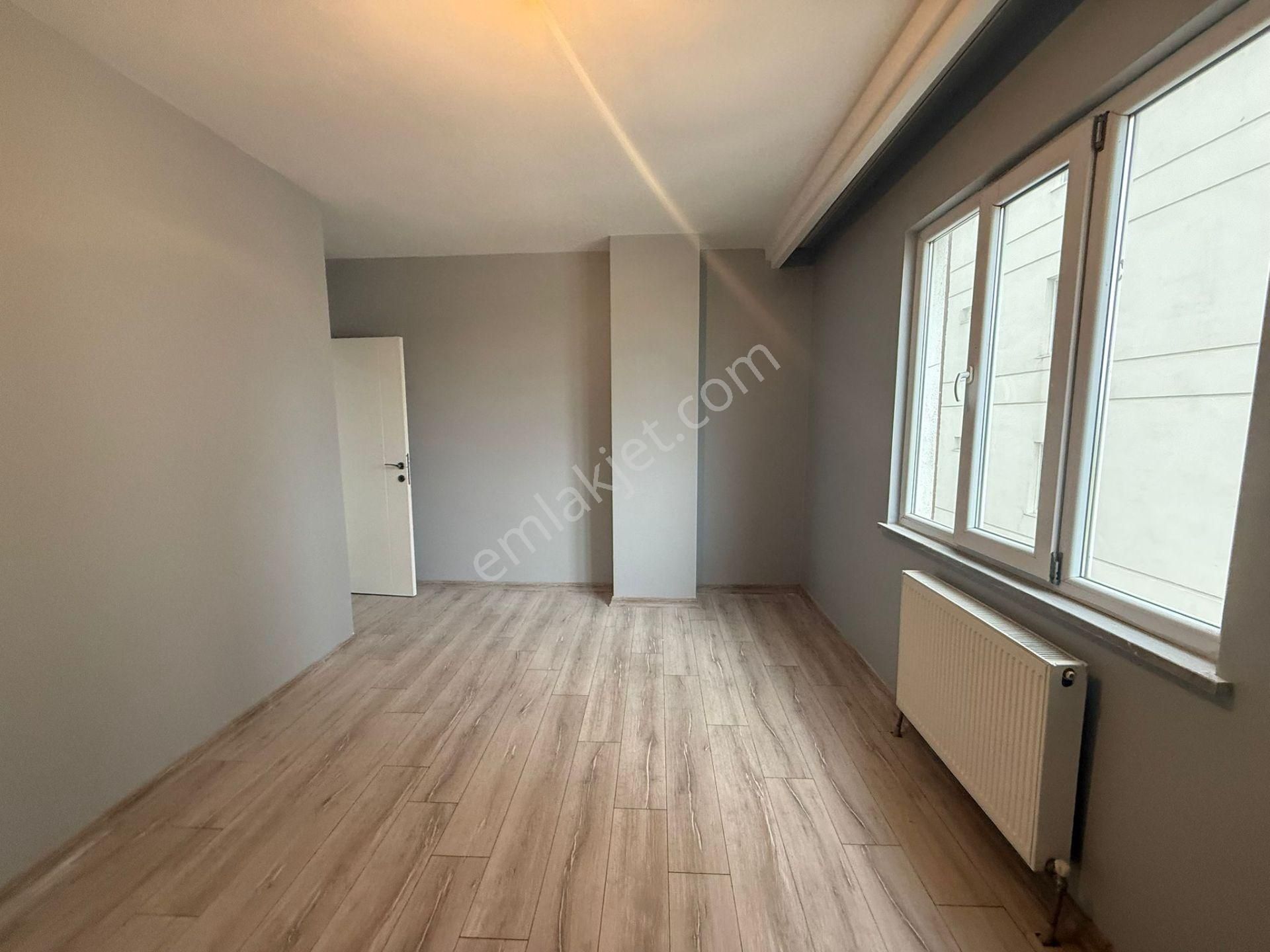 Akyüz Gayrimenkul Den; Merkezı Konumda Iskanlı,kombılı ,çıft Banyolu Satılık 3+1 Daire - Görsel 20