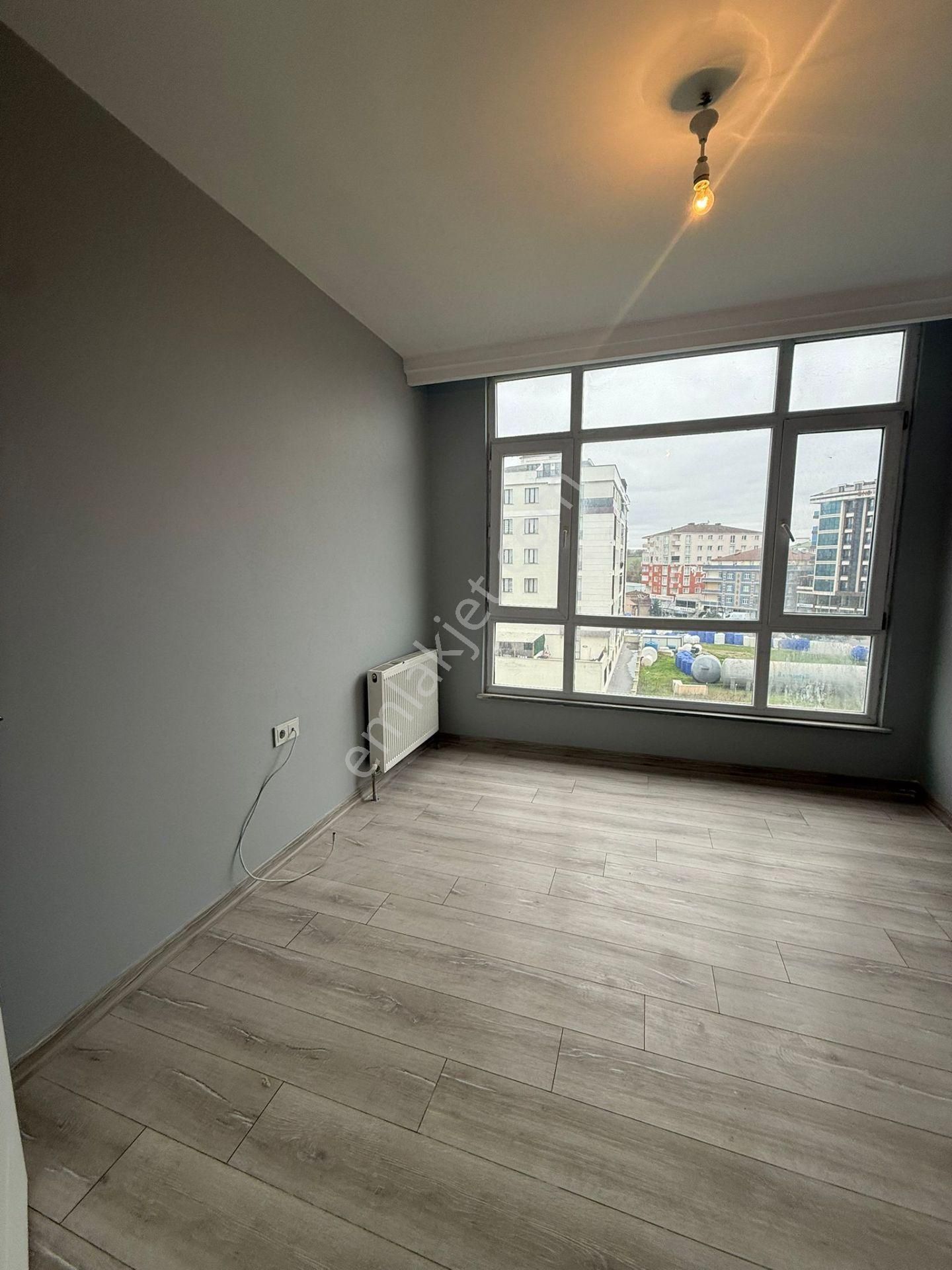 Akyüz Gayrimenkul Den; Merkezı Konumda Iskanlı,kombılı ,çıft Banyolu Satılık 3+1 Daire - Görsel 29