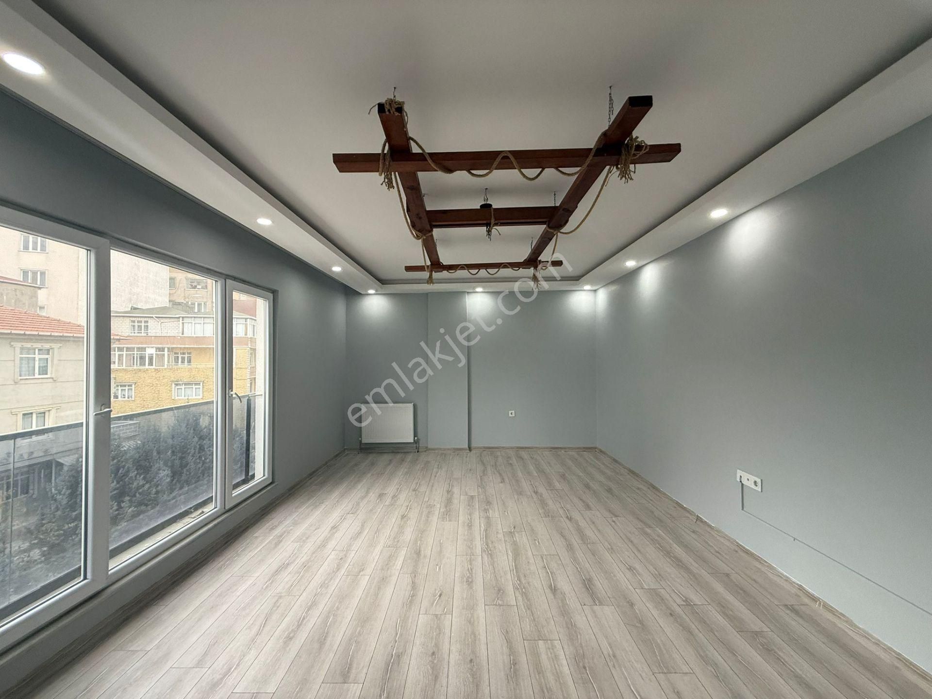 Akyüz Gayrimenkul Den; Merkezı Konumda Iskanlı,kombılı ,çıft Banyolu Satılık 3+1 Daire - Görsel 10