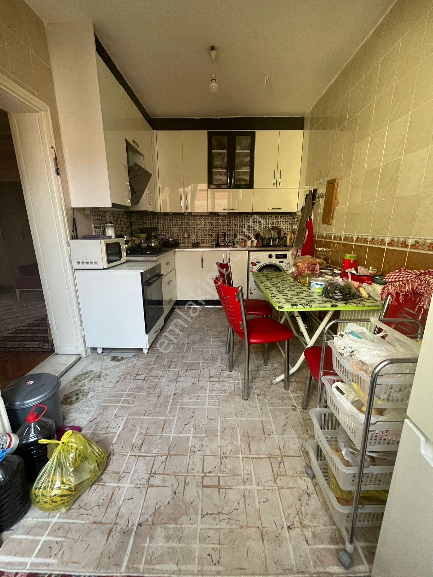 Kaan Emlaktan Topraklık Mahallesinde İçi Yenilenmiş Masrafsız 3+1 Satılık Daire